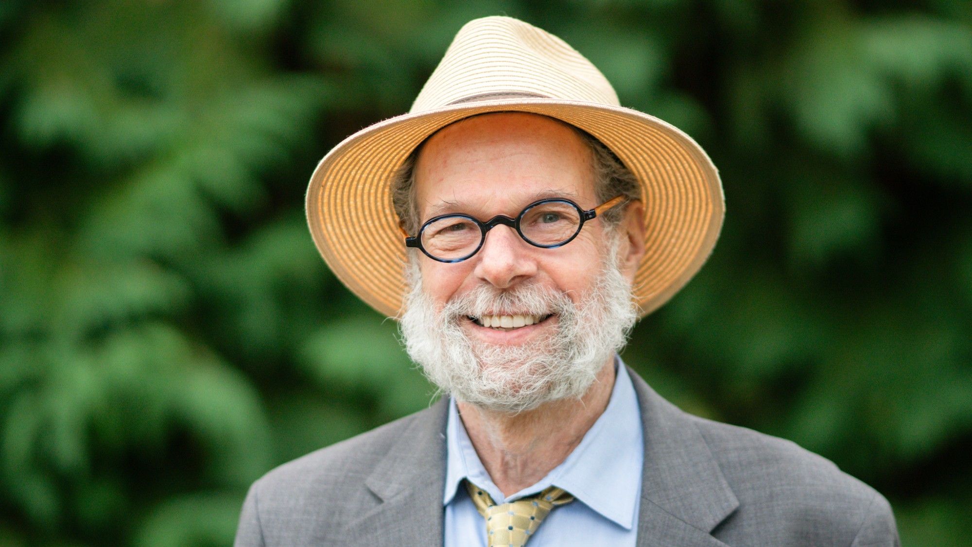 A headshot of SOJC journalism professor peter laufer.