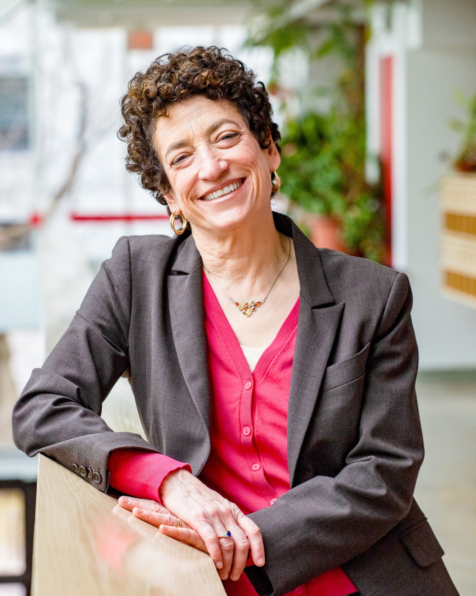 A photo of Naomi Oreskes, the 2024 Frazier Lecture speaker, leaning on a wooden banister.