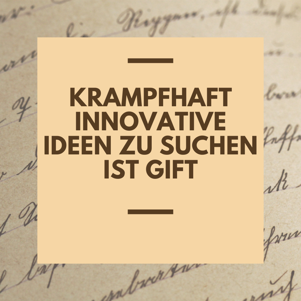 Eine dunkles Post-It mit der Aufschrift "Krampfhaft innovative Ideen zu suchen ist Gift"