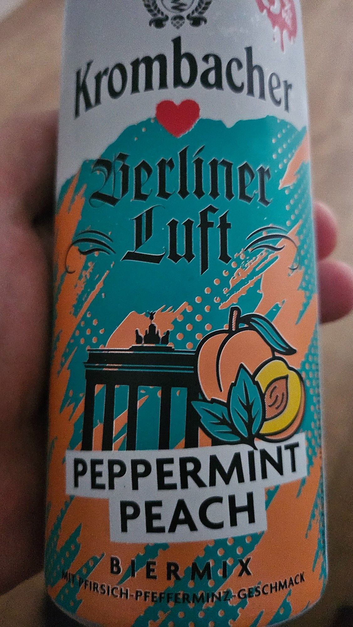 Eine Dose sogenanntes Bier mit Pfefferminz Pfirsich Geschmack