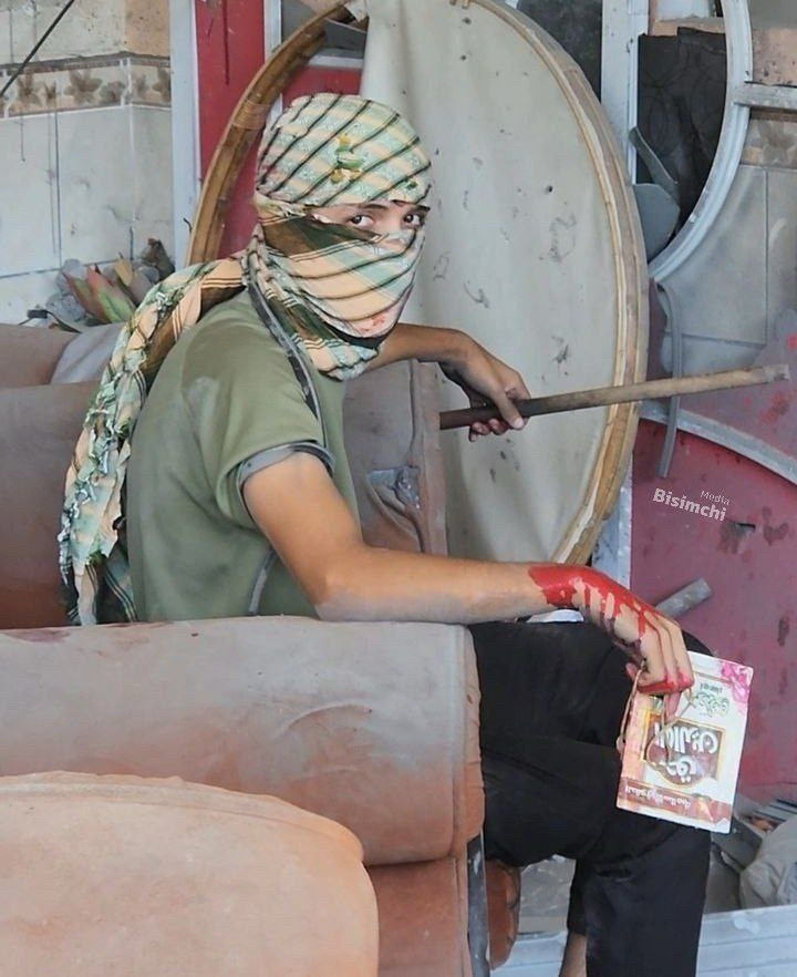 This last picture shows a youth with kufiya wrapped around his face, just like Sinwar sitting in the same type of position and looking at the camera - resembling and his last moments before martyred Sinwar 

Do not label. It is a staged photo 😤