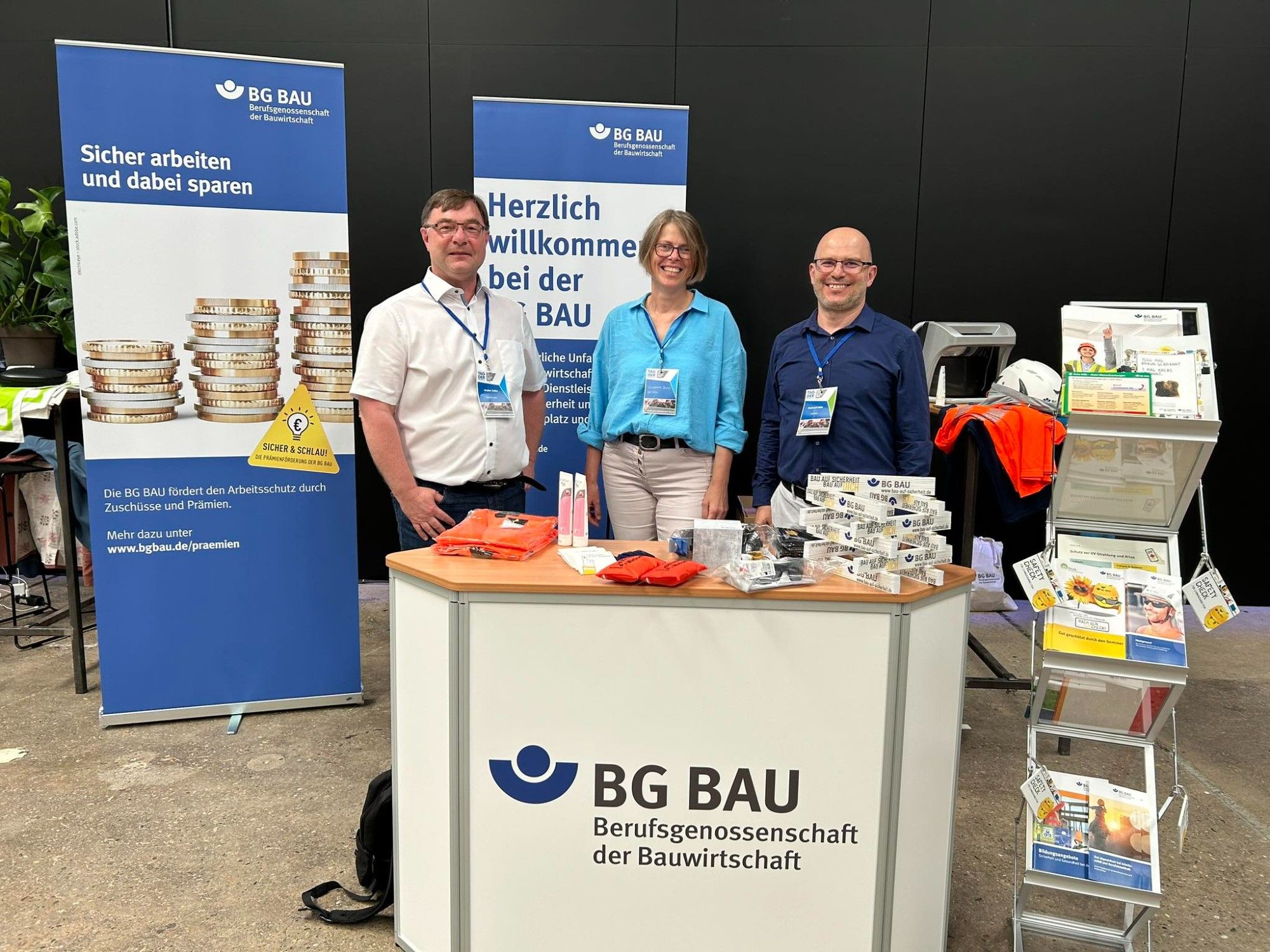 Messestand der BG BAU mit Vorstandsvorsitzendem Walter Sailer und Team. Bildquelle: BG BAU