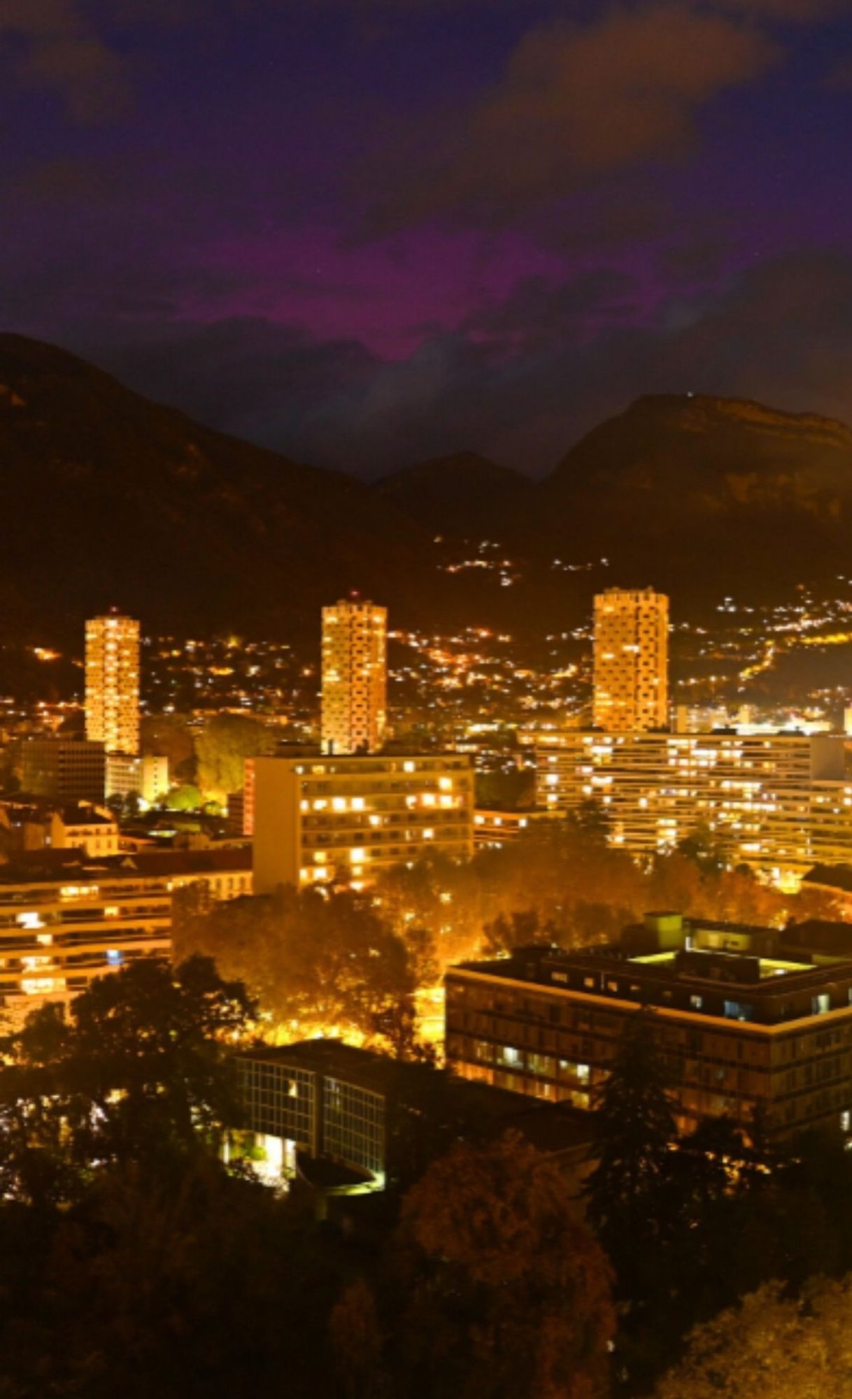 Photo prise à 20h30 ce soir par les membres de l'association Auror'Alpes à Grenoble (Isère)