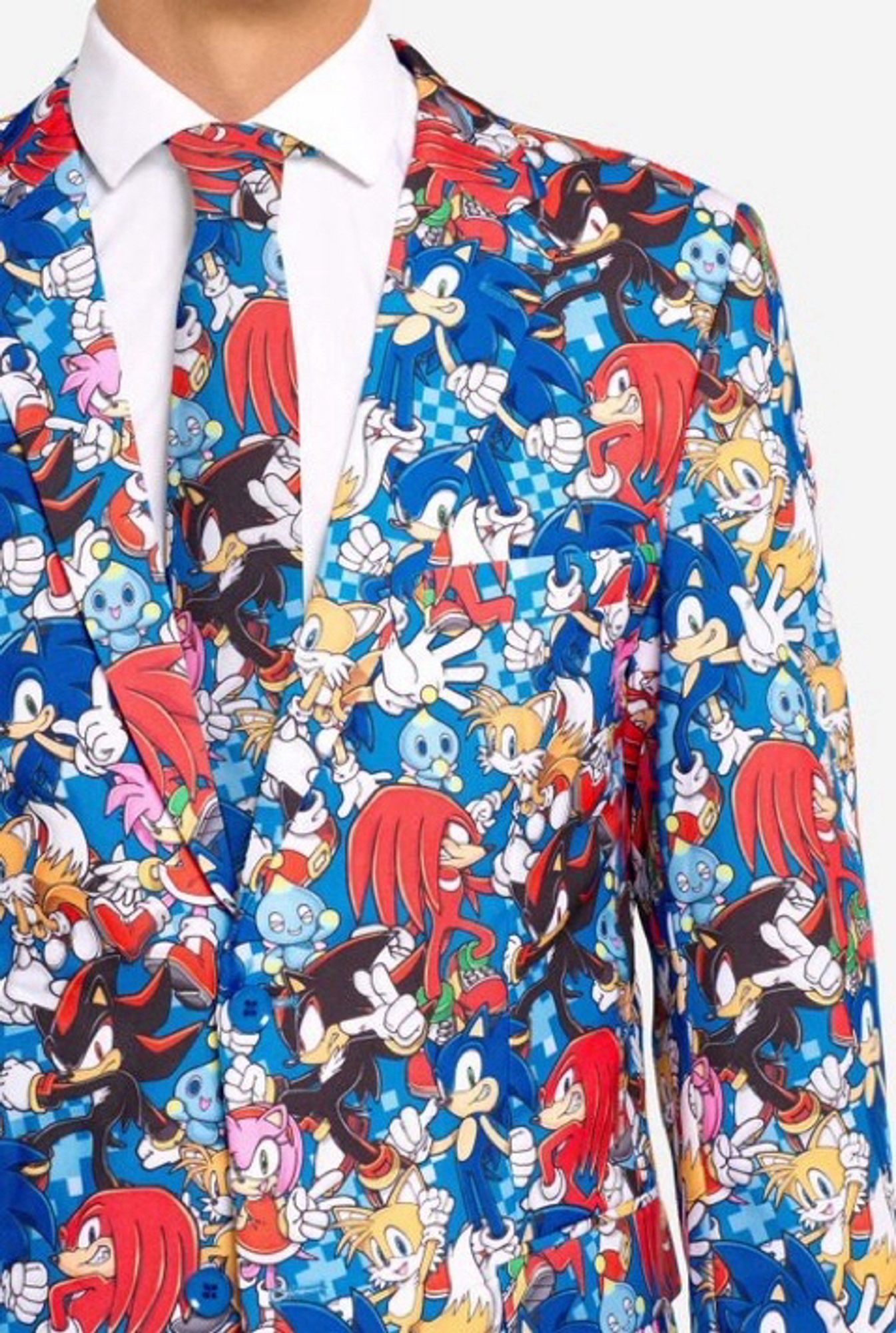 A close of version of the previous image, showing the details of the sonic the hedgehog suit.