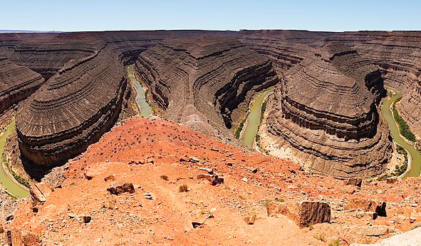 Goosenecks State Park is on the San Juan River upstream from the Grand Canyon. The river and hence the canyon flows toward the viewer, then away, then towards, then away in a shockingly short distance. Credit: Wikipedia Commons. https://commons.m.wikimedia.org/wiki/File:2009-08-20-01800_USA_Utah_316_Goosenecks_SP.jpg