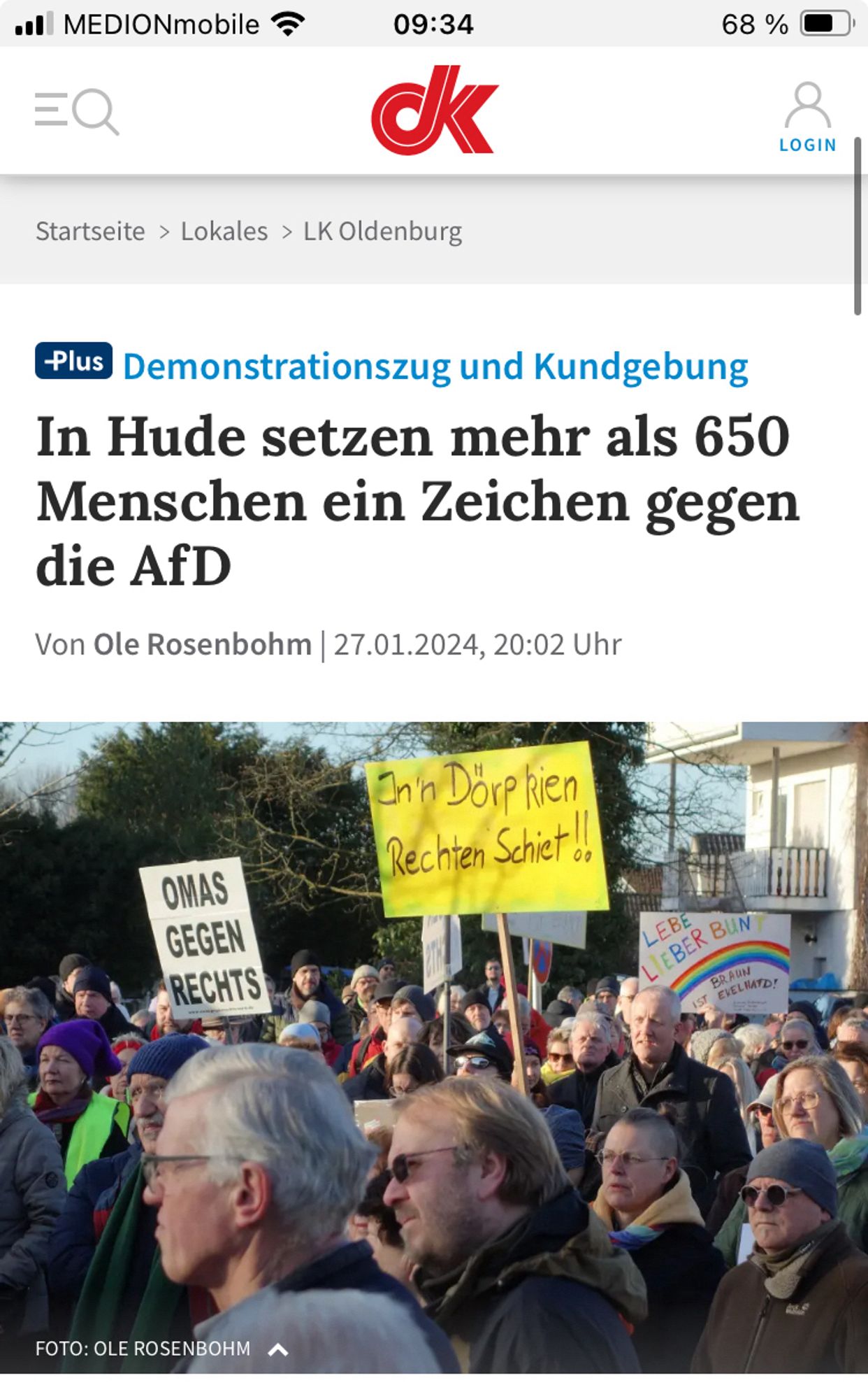 Zeitungsartikel des dk mit einem Bild von Demonstranten und der Überschrift „in Hude setzen mehr als 650 Menschen ein Zeichen gegen die AFD“