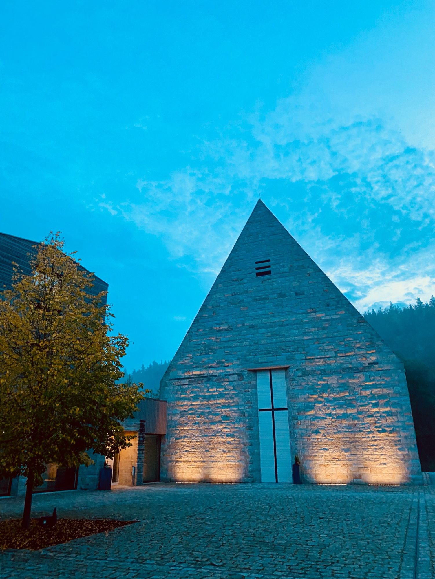 Picture of the church in Johannisthal at dusk.