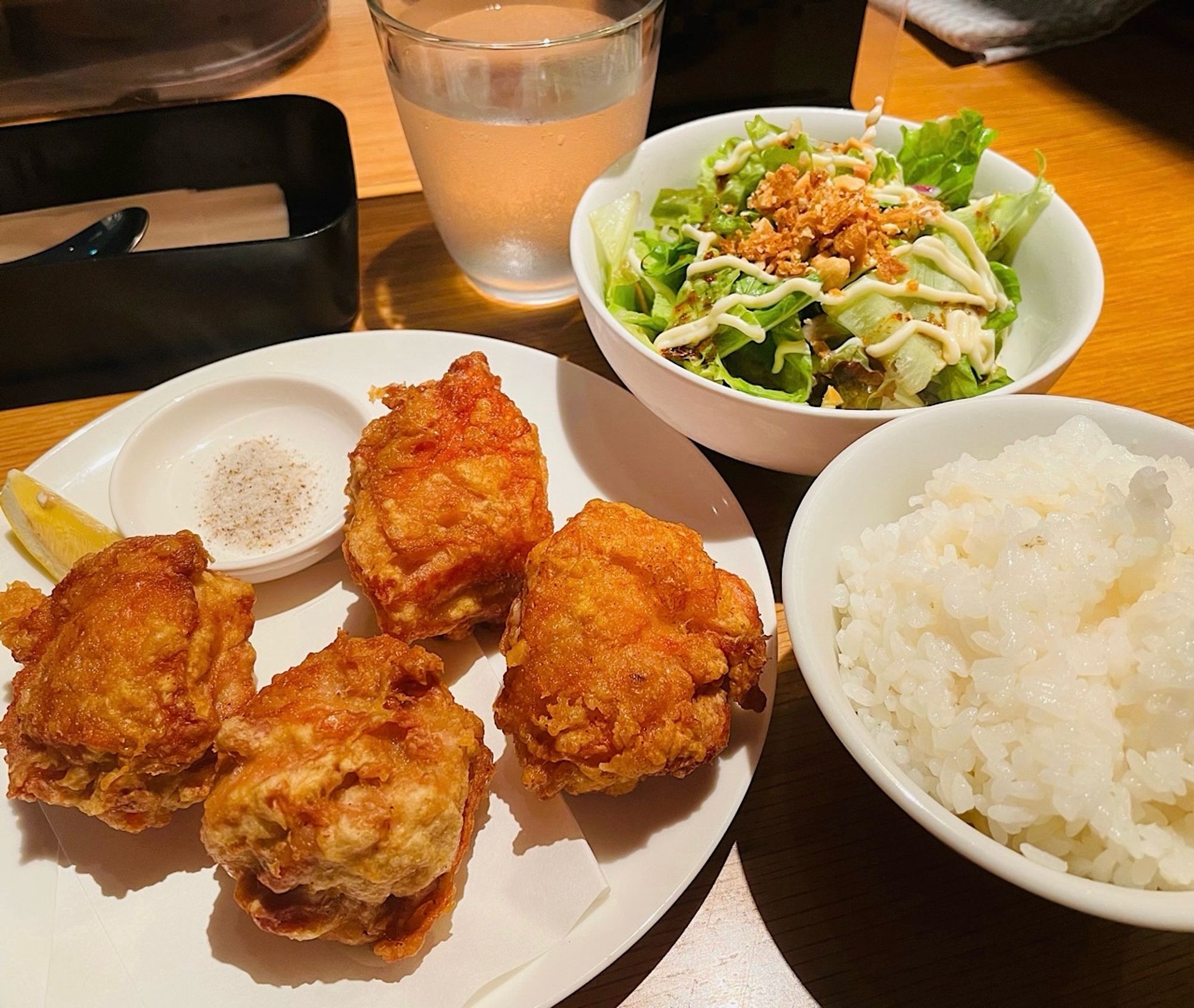 から揚げ定食

から揚げ３個から５個までを選べる