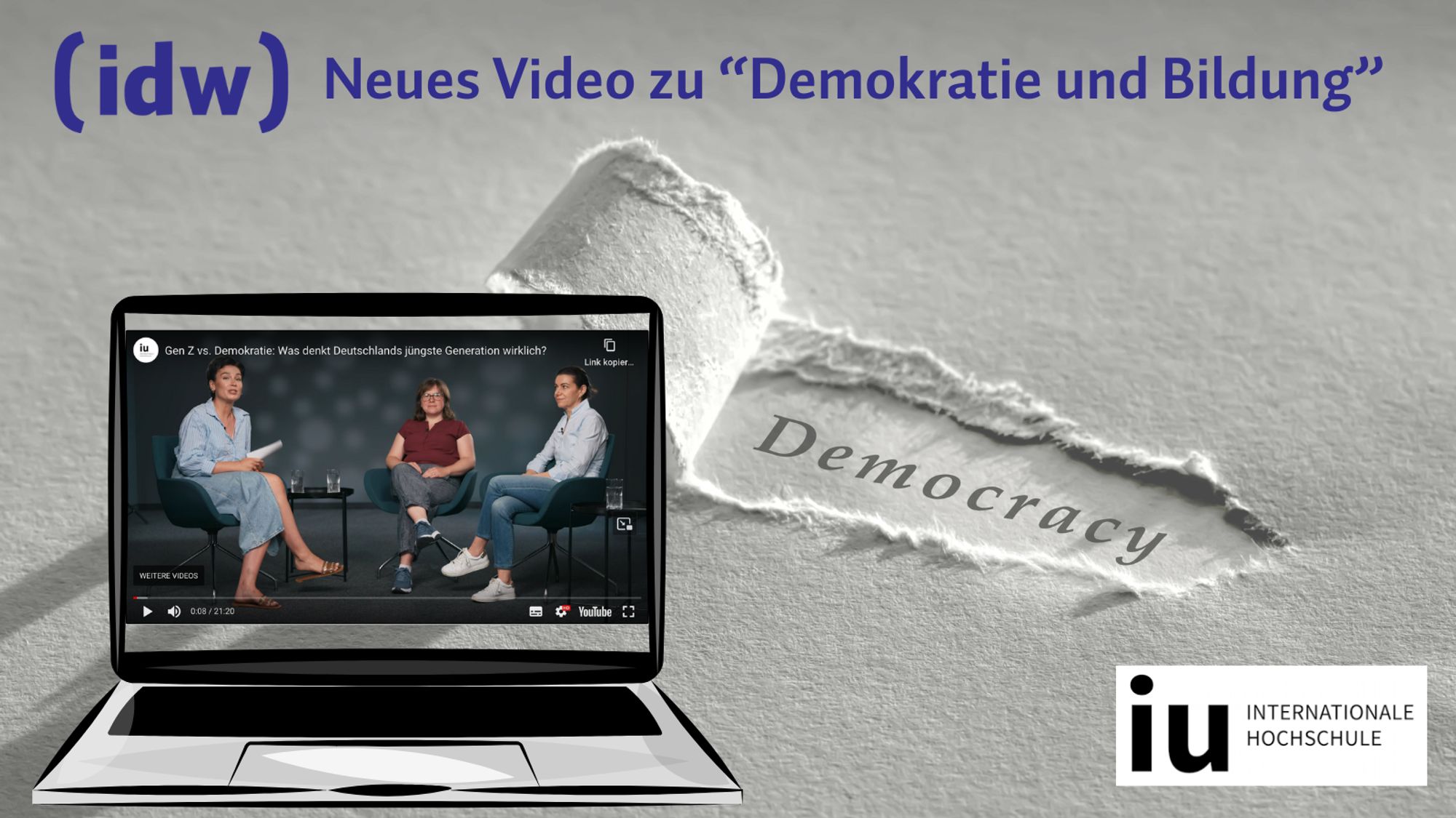 Neues Video zu "Demokratie und Bildung". Es sind die Logos von idw und der IU Hochschule abgebildet, sowie ein Laptop, auf dessen Bildschirm ein Screenshot von dem Dreier-Gespräch aus dem Video abgebildet ist. Der Hintergrund zeigt verschwommen ein zerrissenes Papier. Unter dem Riss ist Democracy zu lesen.