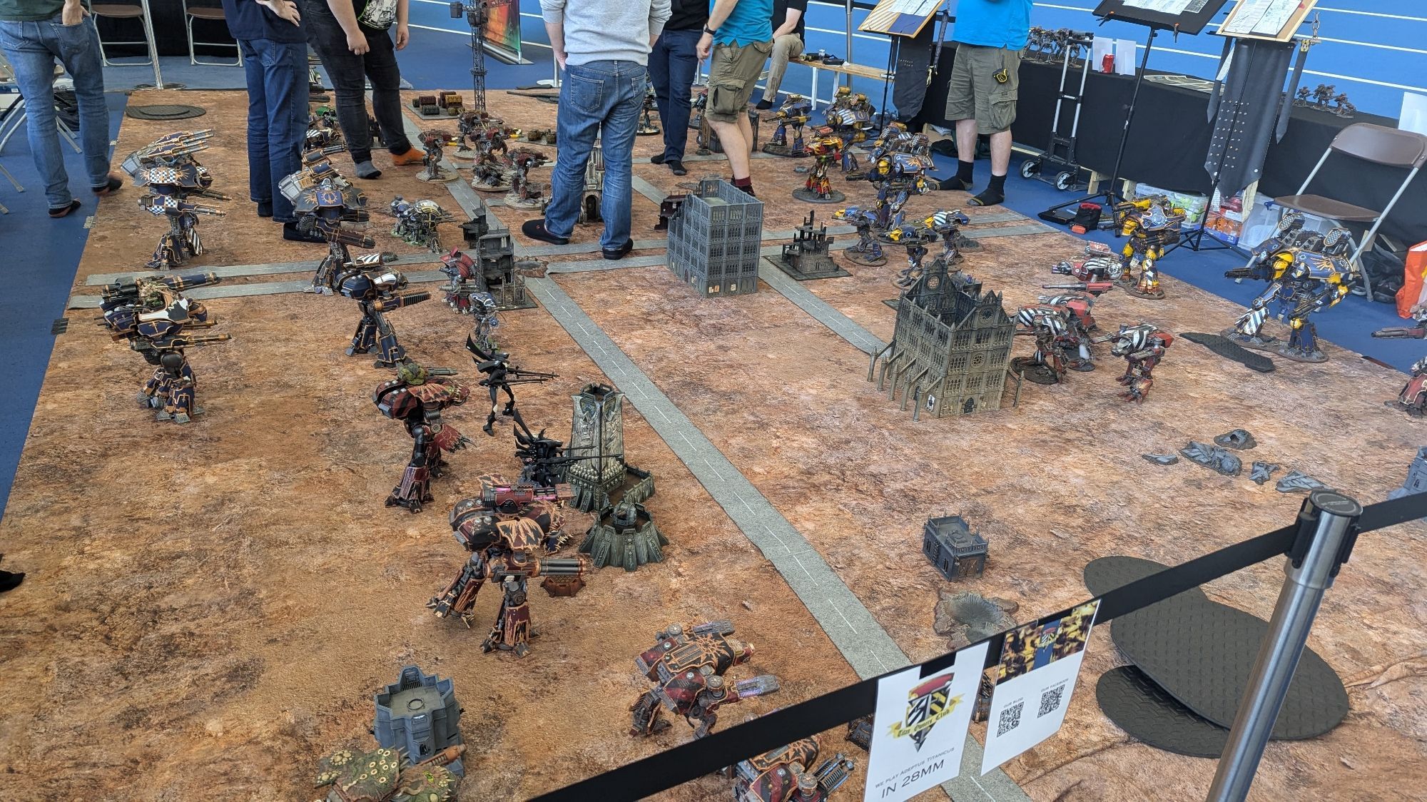 Picture of a Warhammer game, adeptus titanicus but using 28mm titans