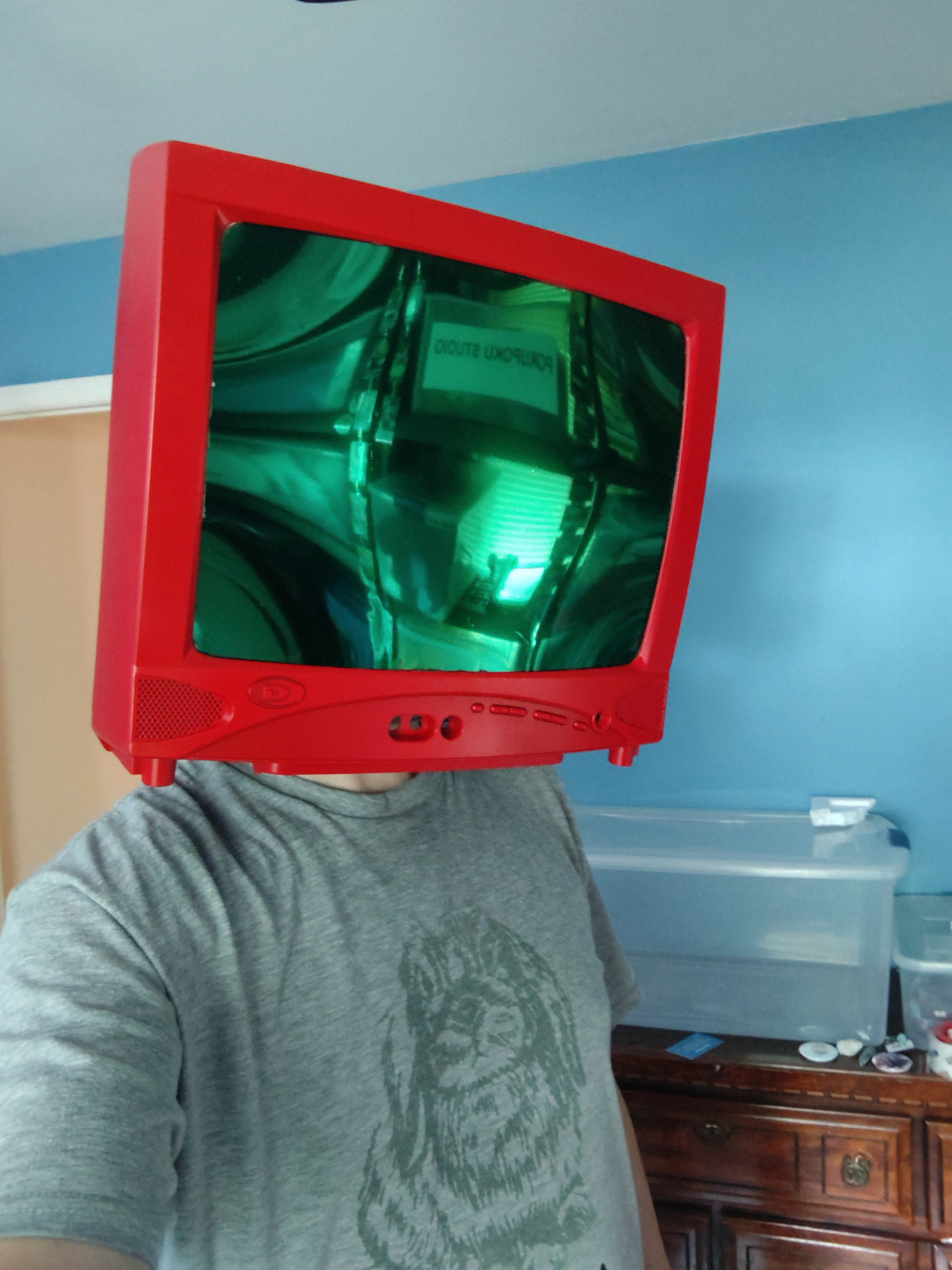 Red and green TV head