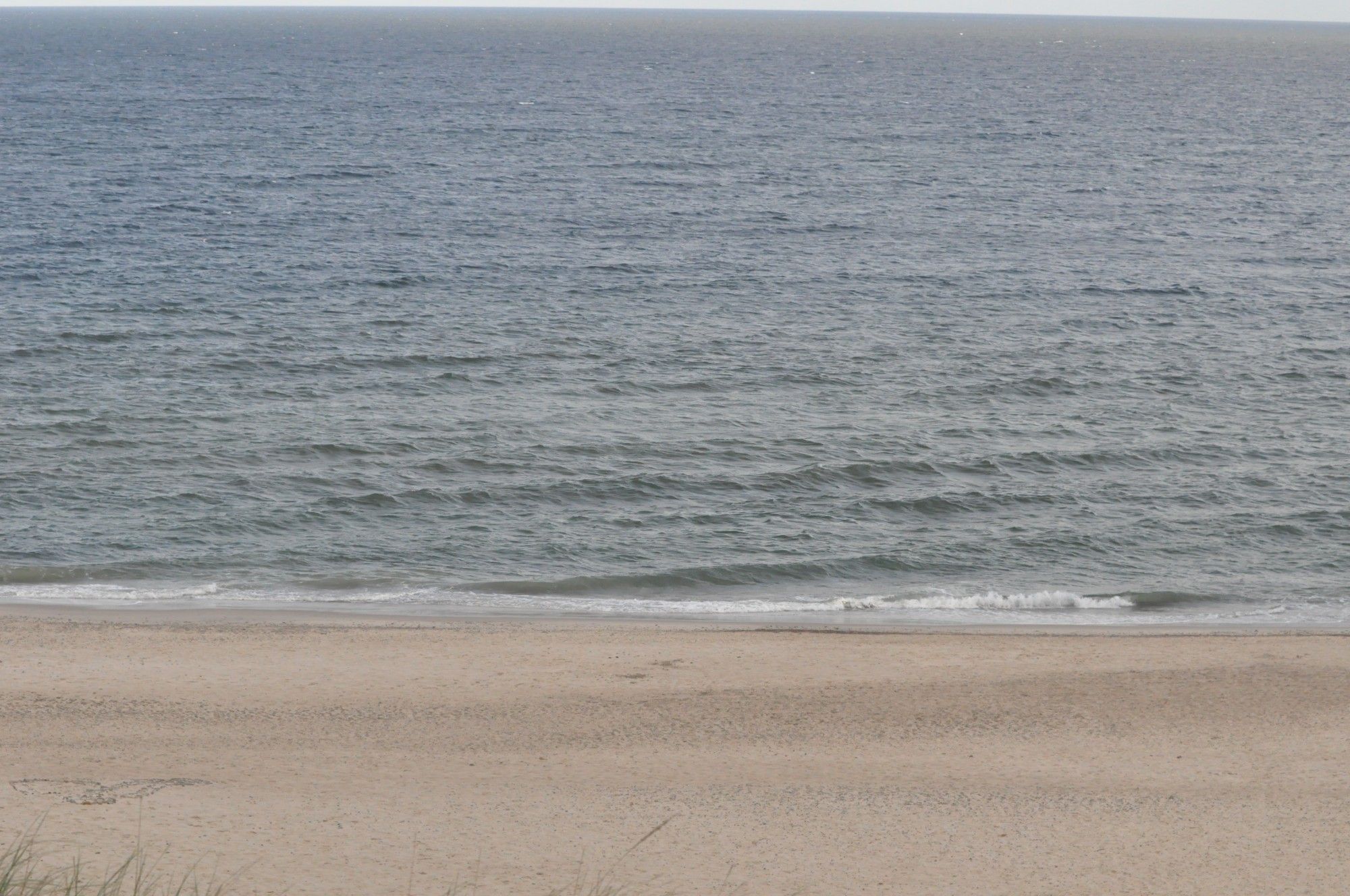 Strand im Vordergrund, die Nordsee im Hintergrund