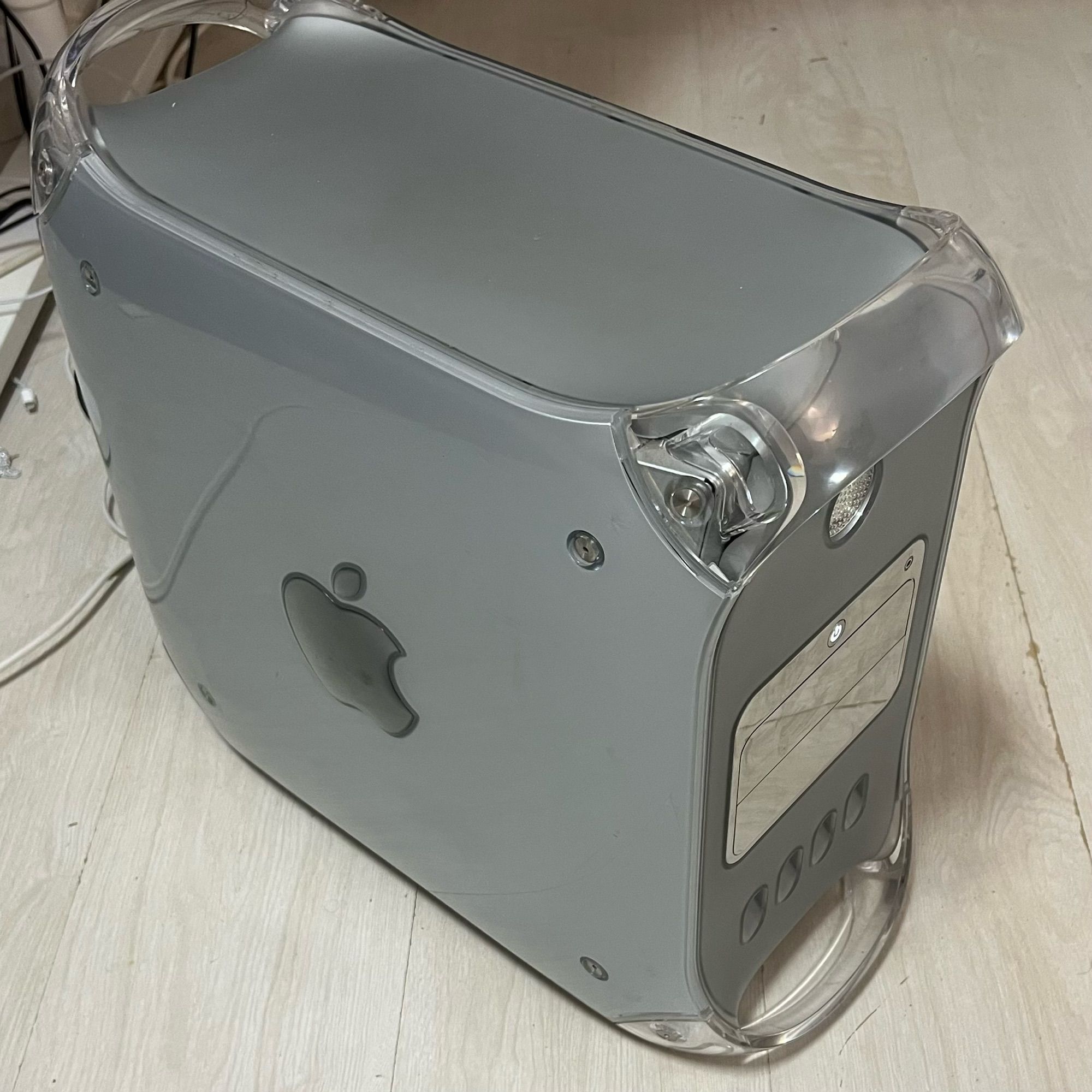 A photo of an old Apple computer (a PowerMac G4)