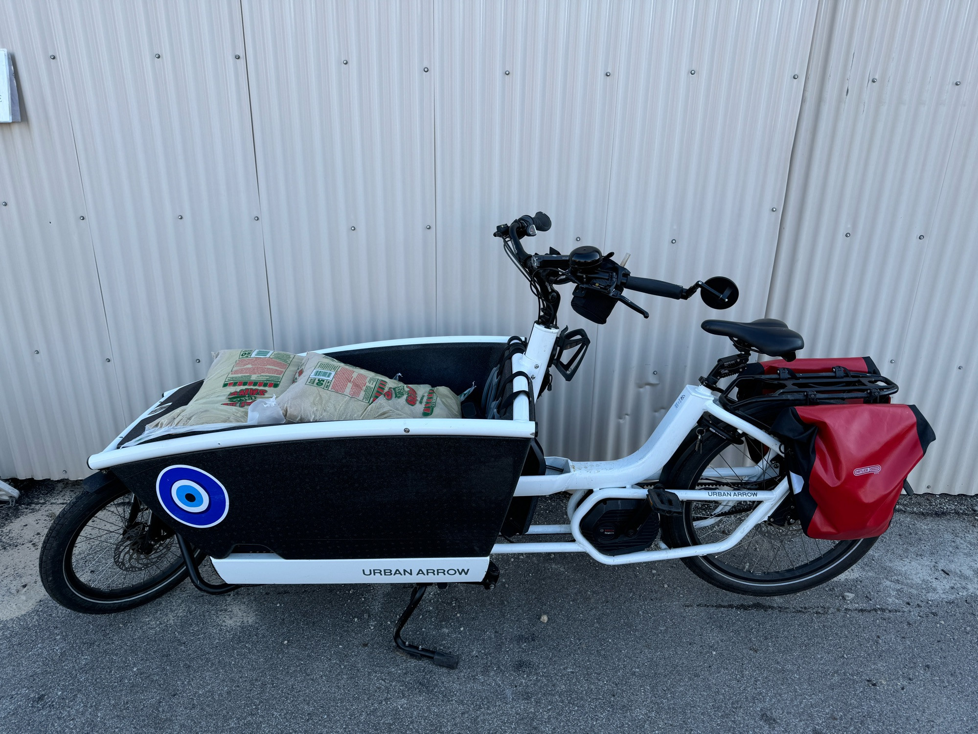 250 pounds of sand in an urban arrow bakfiets