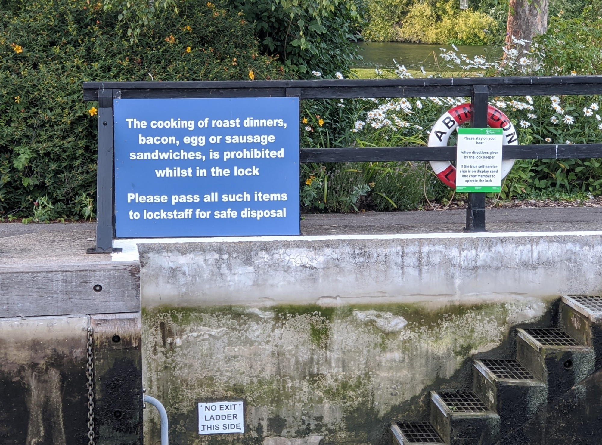 Jokey sign at Abingdon lock.