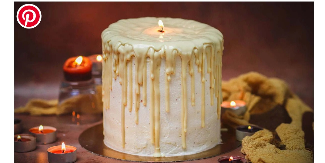 Gâteau avec nappage au chocolat blanc qui donne l'aspect d'une bougie