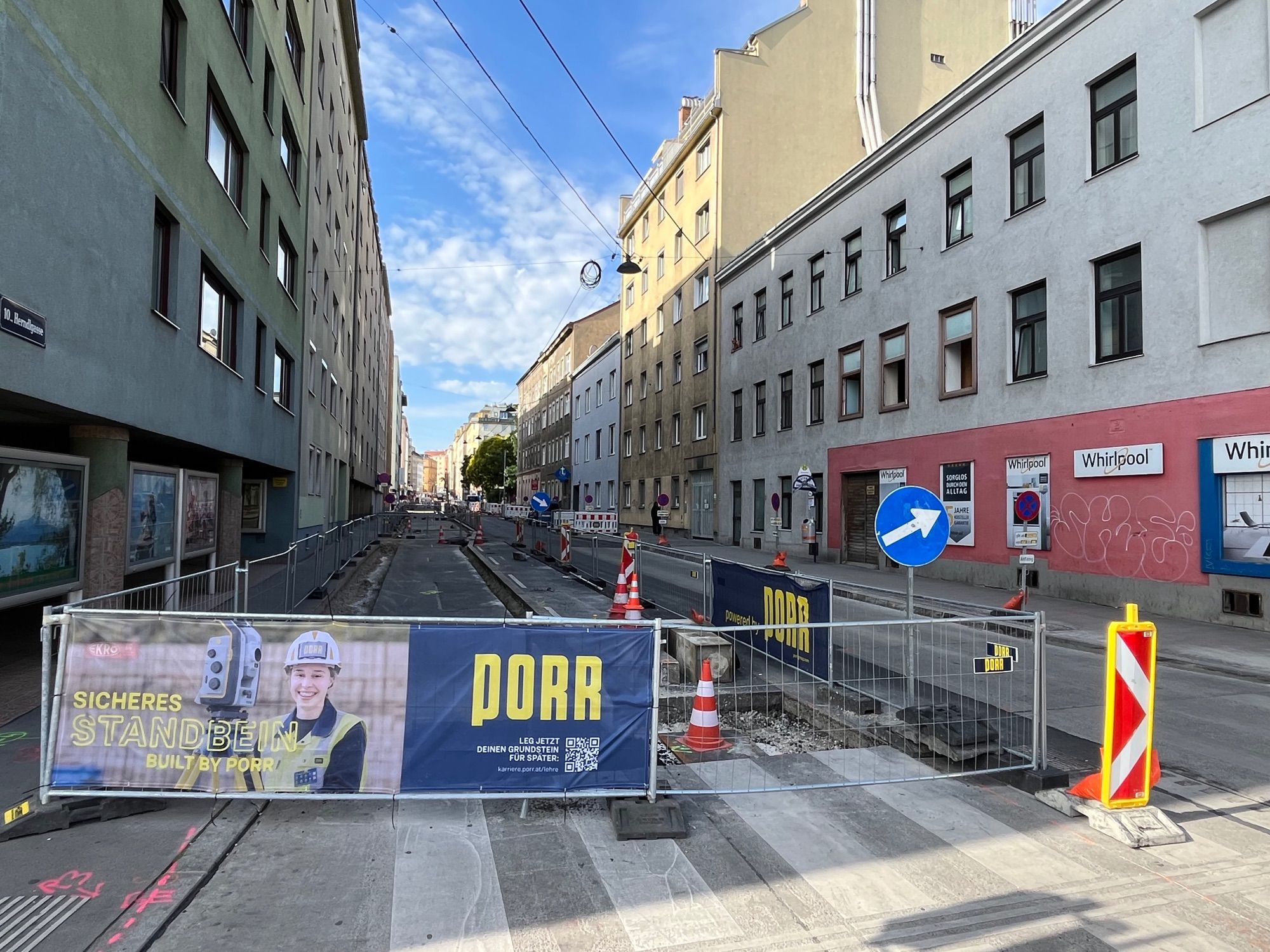 Baustelle in der Herndlgasse, Wien Favoriten, für einen baulich getrennten Zweirichtungsradweg