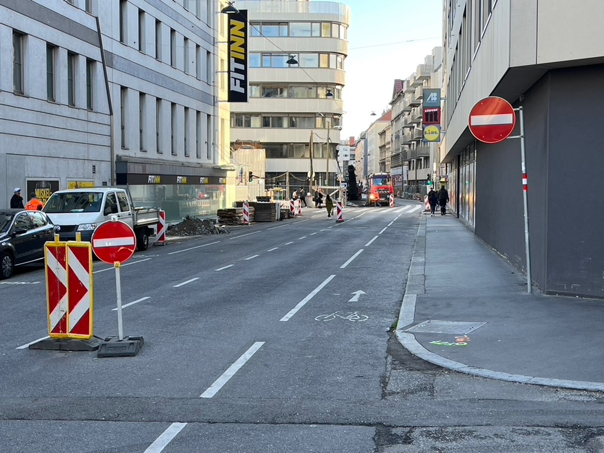 Detailaufnahme der Einbahn-Führung auf der Landgutgasse