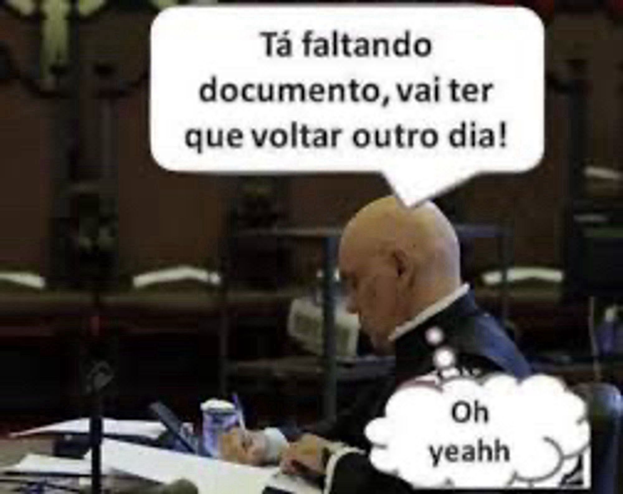 Uma foto do STF com o ministro Alexandre de Moraes com os balões de fala "Tá faltando documento, vai ter que voltar outro dia!" E outro "oh yeah"