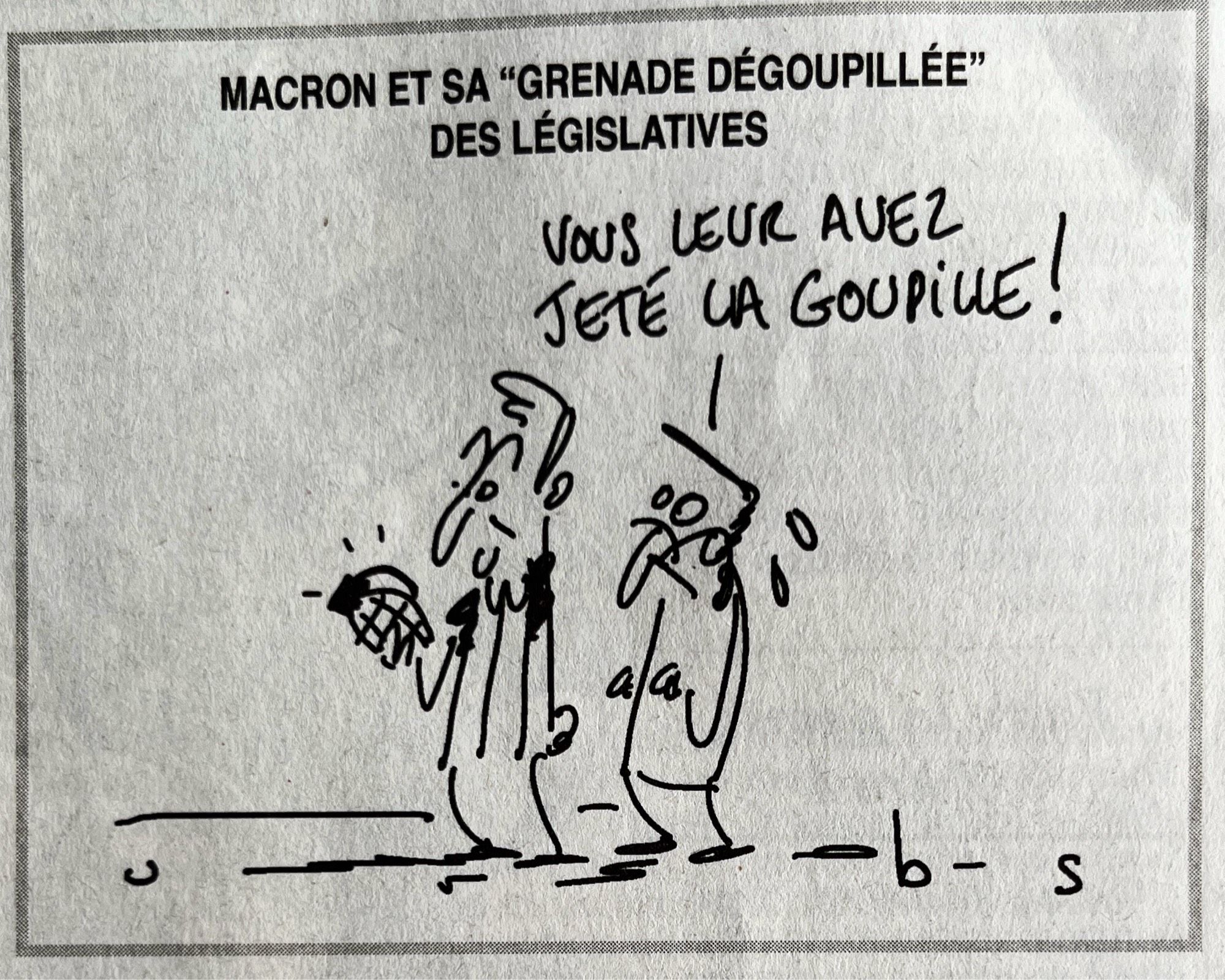 Titre du dessin: Macron et sa “grenade dégoupillée”

Dans le dessin, quelqu’un dit à Macron, “Vous leur avez jeté la goupille!”