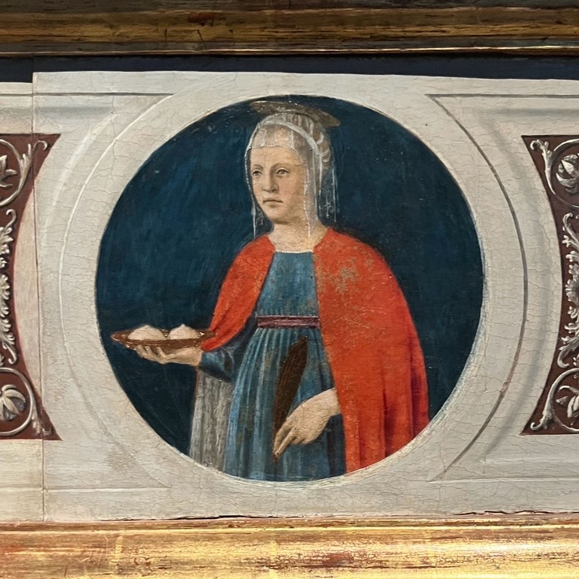 Détail du triptyque avec un portrait de Sainte Agathe portant un plat où sont posés ses seins coupés