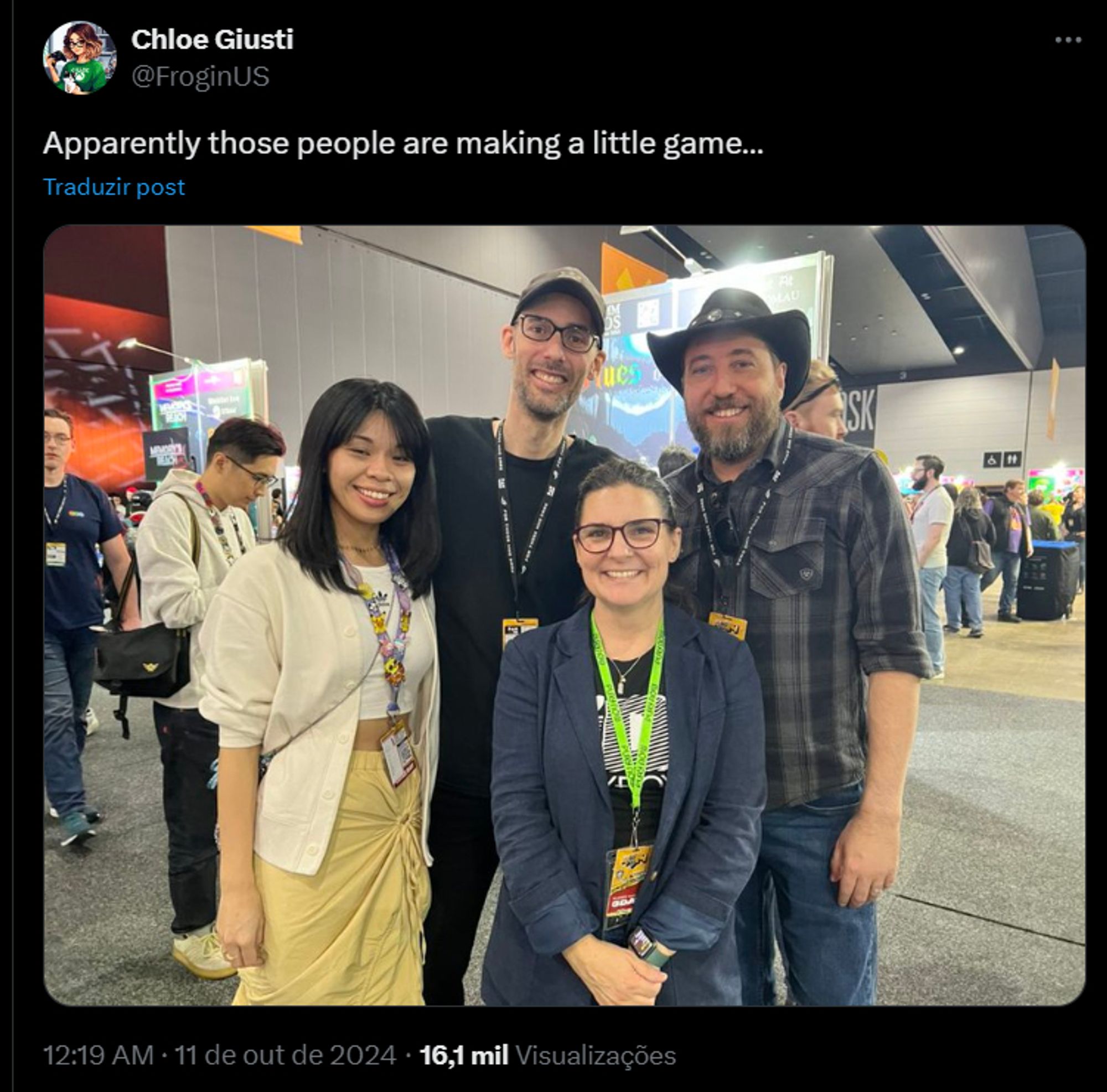 print do twitter com chloe giusti, que trabalha na xbox, a esquerda dela matthew griffin, marketing do jogo silksong, a direita  Makoto Koji ,que da a voz a hornet no jogo e ao fundo ari gibson, um dos criadores de hollow knight e silksong