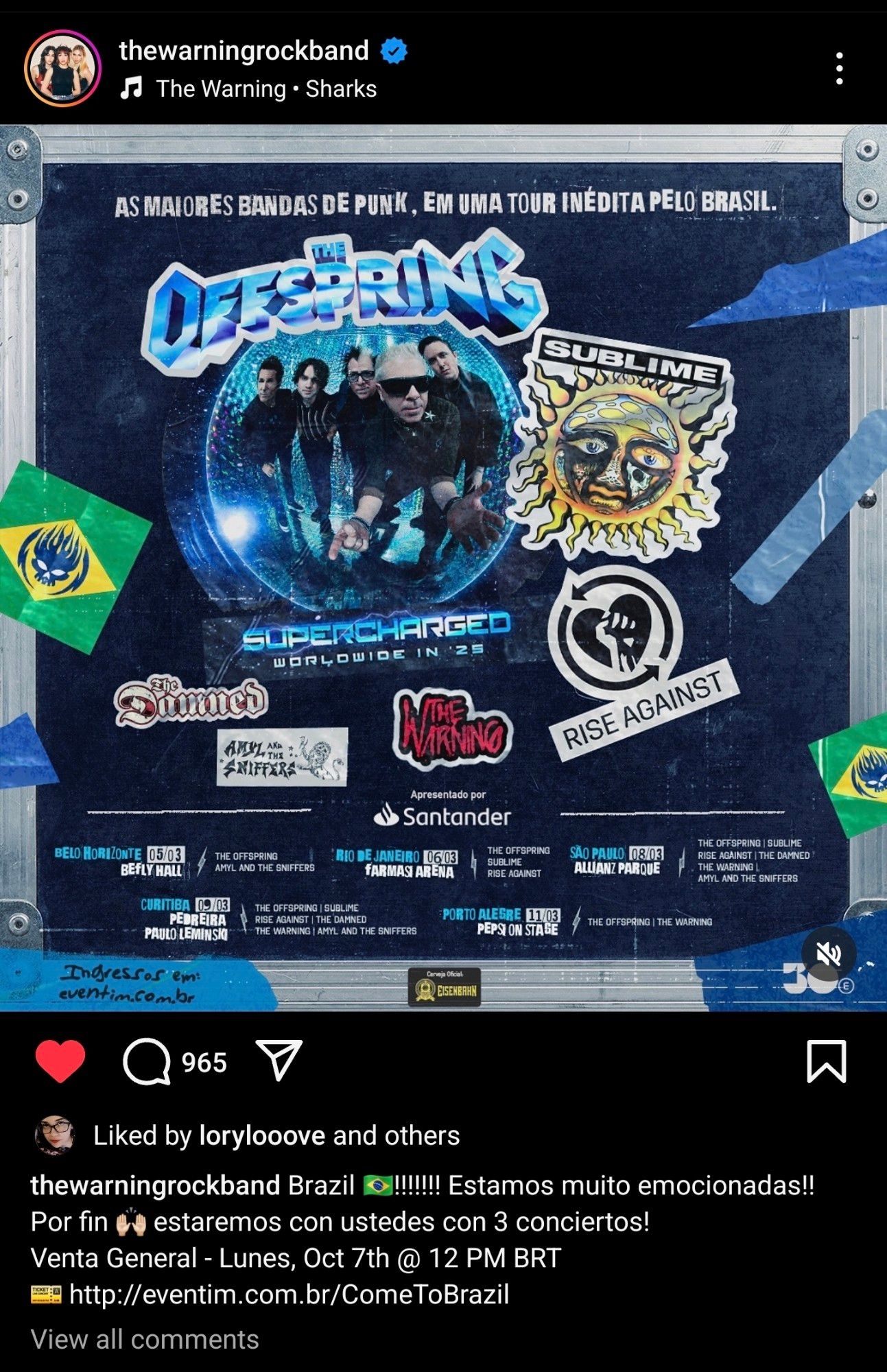 Esta imagem mostra um pôster anunciando uma turnê de rock no Brasil com várias bandas. No centro, destaca-se o nome da banda "The Offspring" dentro de um globo azul, cercado por outras bandas como "Sublime", "The Warning", "Rise Against", "The Damned", e "Amyl and the Sniffers". As cidades e datas dos shows no Brasil são: Belo Horizonte (05/03), Rio de Janeiro (06/03), São Paulo (08/03), Curitiba (09/03), e Porto Alegre (11/03). O texto em português informa sobre a venda de ingressos a partir de 7 de outubro, às 12h BRT, com link para compra de ingressos.