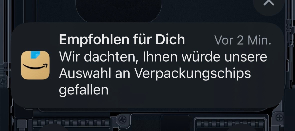 Eine Benachrichtigung von Amazon auf Deutsch, die eine Auswahl an Verpackungschips vorschlägt. Die Benachrichtigung enthält den Satz "Empfohlen für Dich"