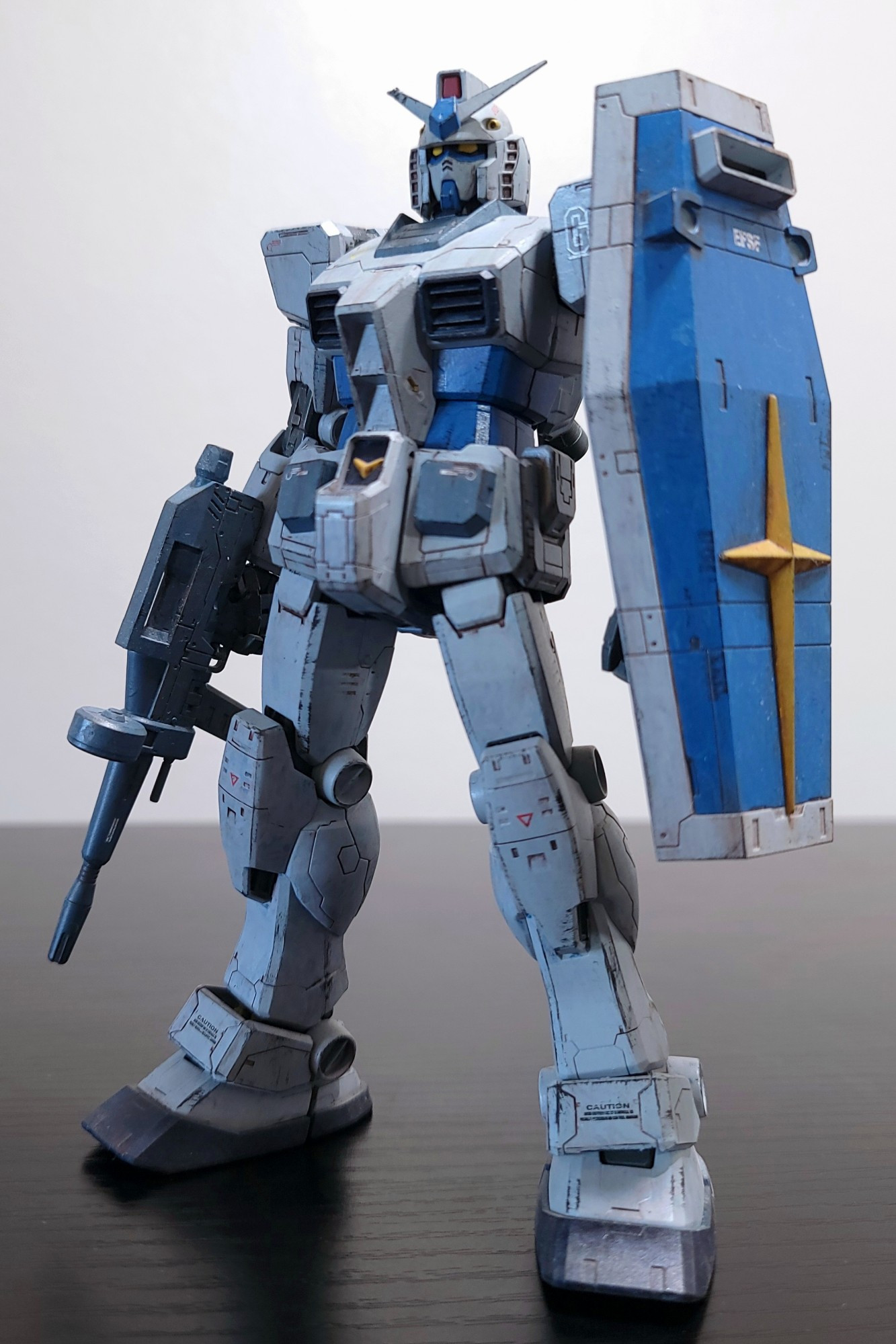 MG RX-78-2 Gundam Ver. O.Y.W. hand painted into RX-78-3 G3 Gundam.