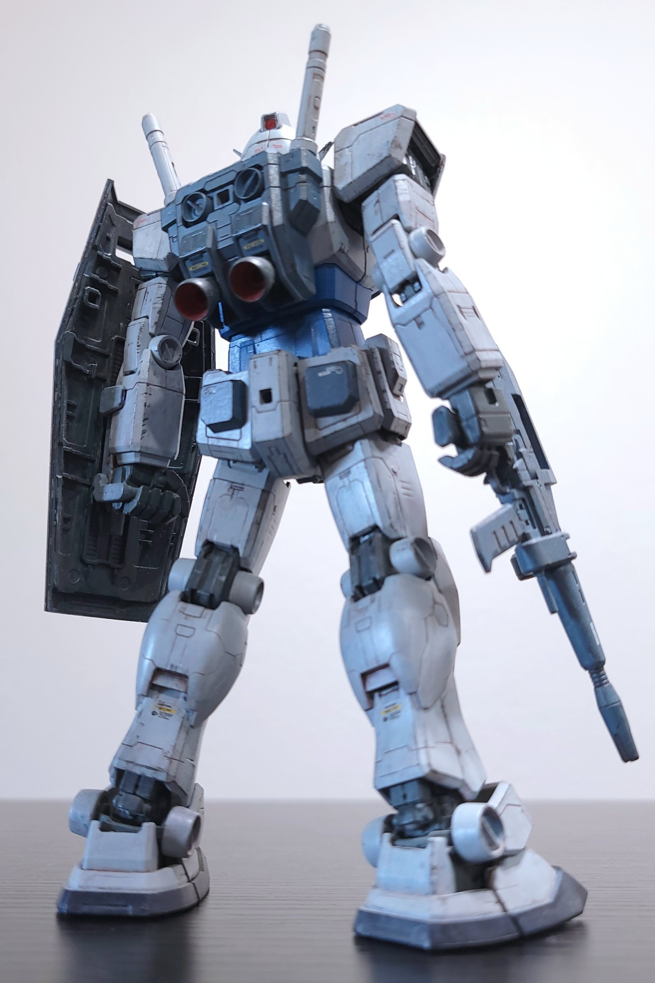 MG RX-78-2 Gundam Ver. O.Y.W. hand painted into RX-78-3 G3 Gundam. This is a view from the rear.