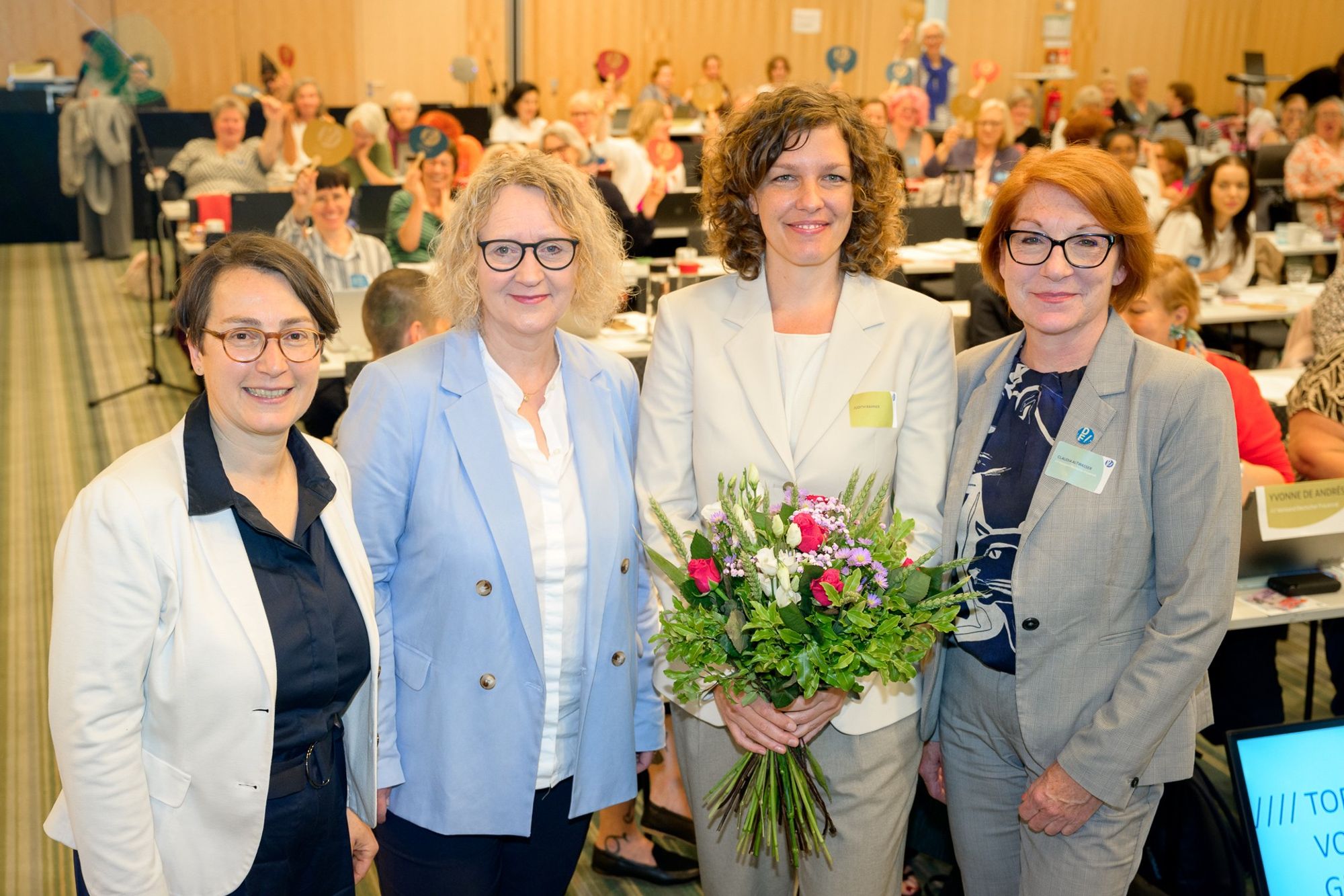 Judith Rahner mit Anja Weusthoff, Dr. Beate von Miquel und Claudia Altwasser