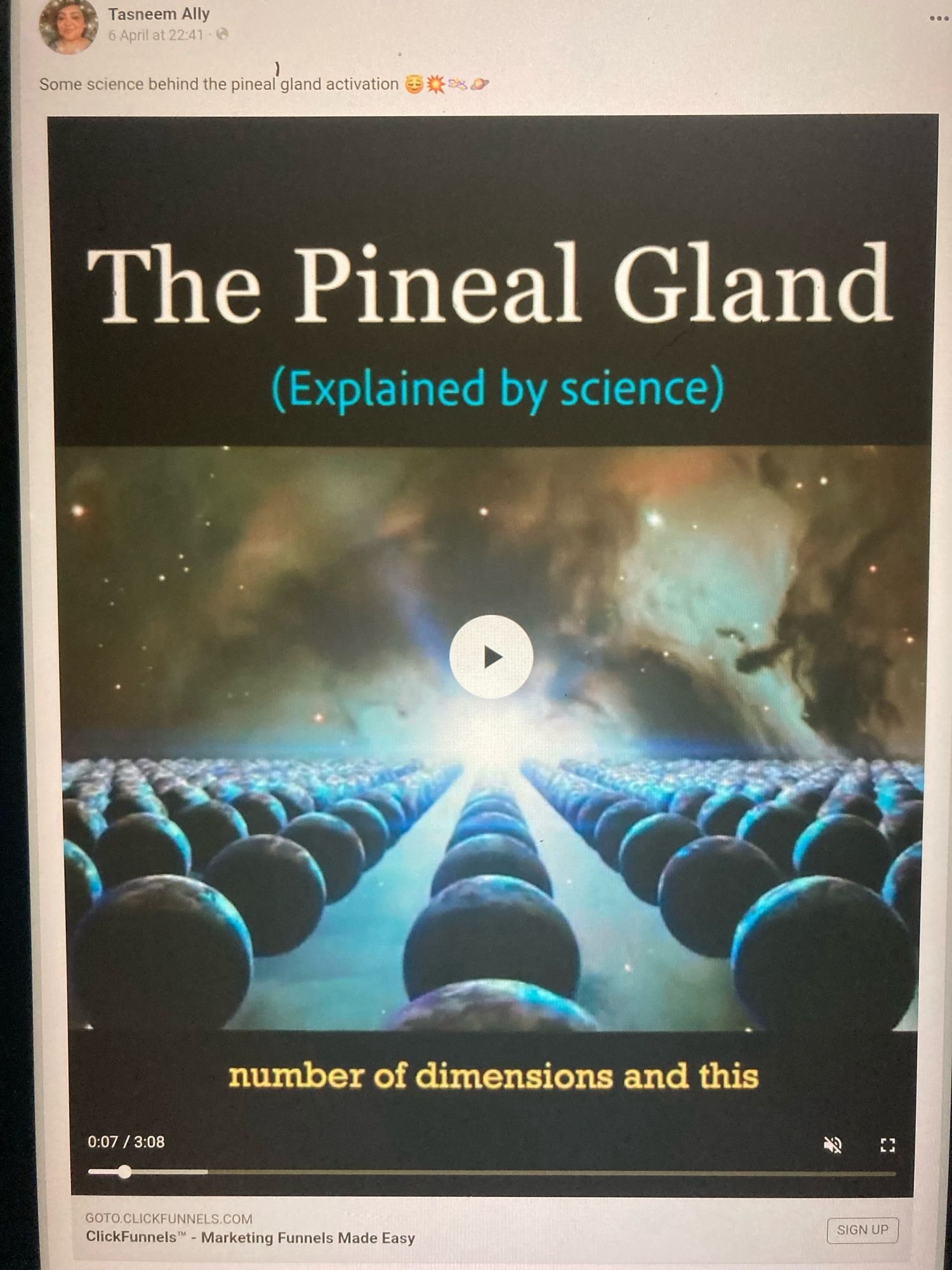 Táşnèêm Sòme science behind the pìneał glánd activátion

The Pinèal Glànd
(Explained by scìence)
Video still of some orbs? Planets? Spheres? Dimensions? In front of a galaxy 

Vid subtitles: 
number of dimensions and this