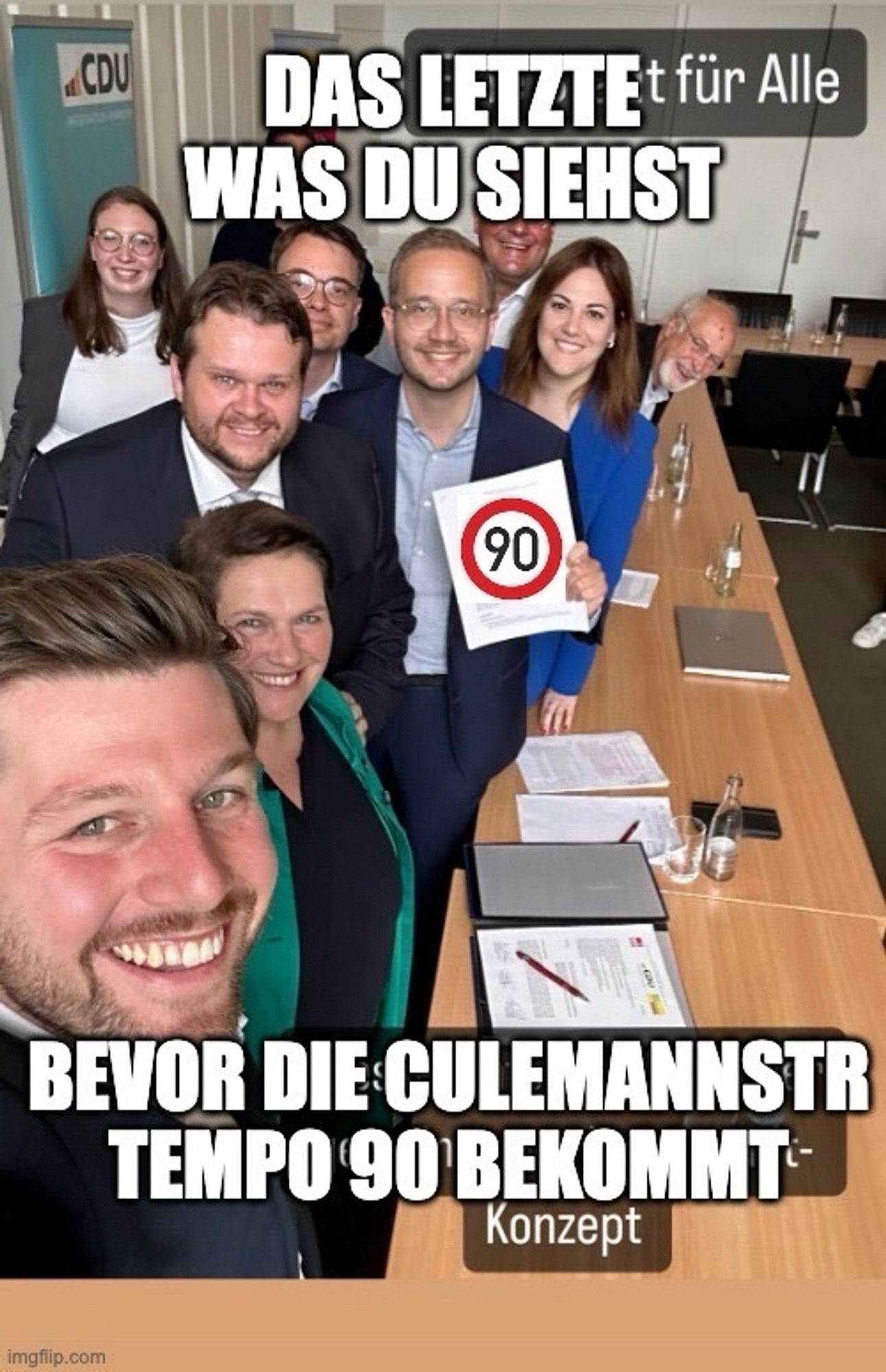 Selfie einer Gruppe von Menschen.
Darauf steht der Text: Das letzte was du siehst, bevor die Culemannstr Tempo 90 bekommt