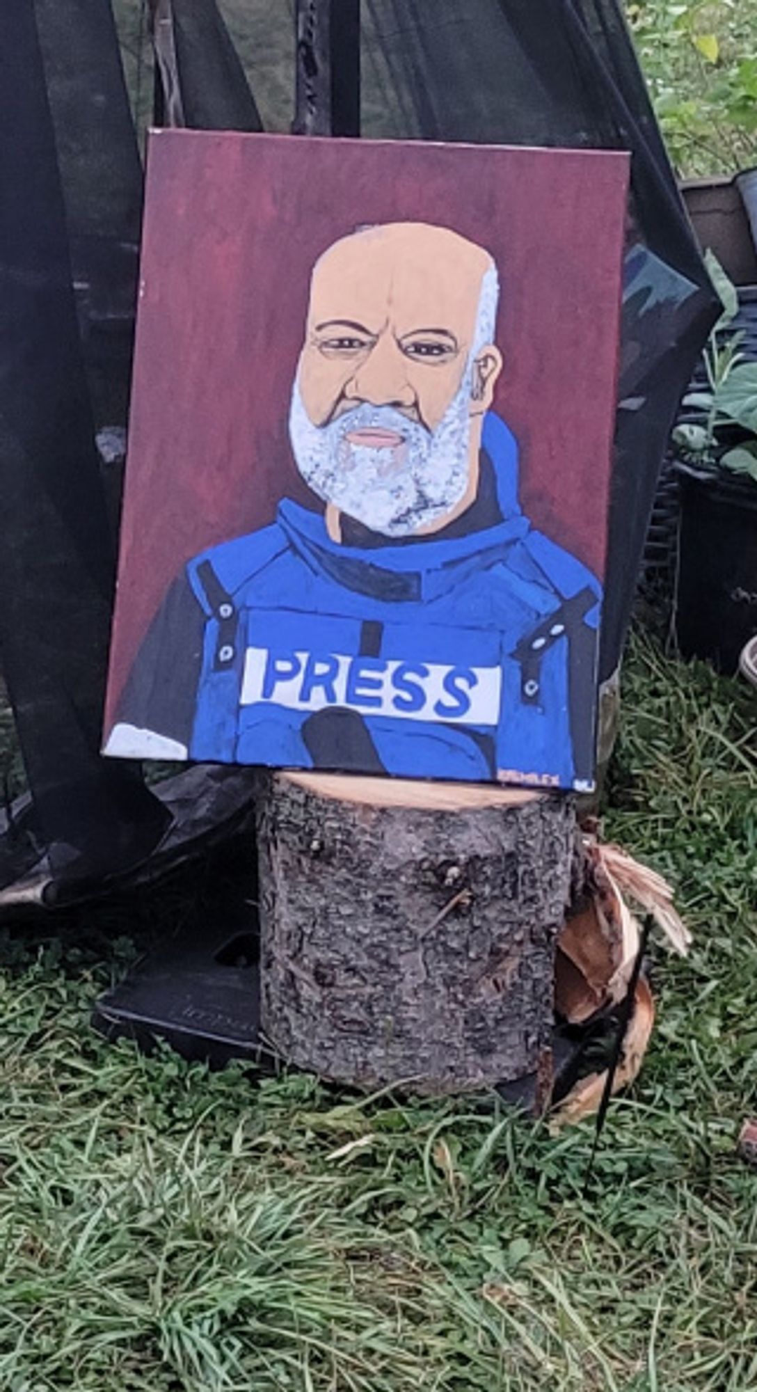 Painting by Kalmplex, a portrait of an older bearded Palestinian journalist in a blue press jacket