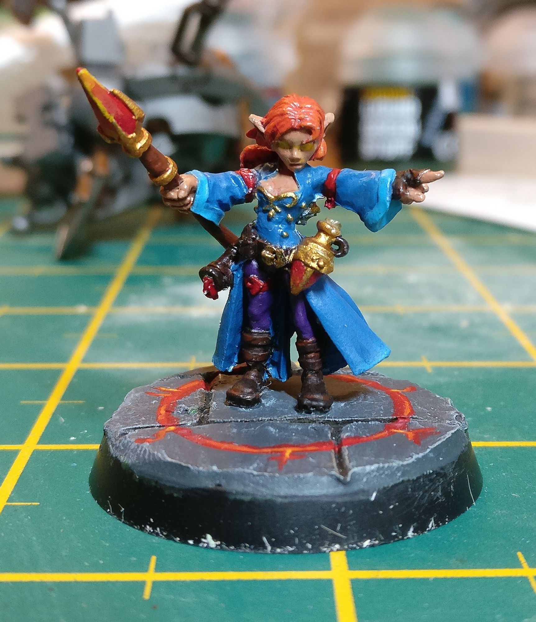 A female sorceror model for D&D, mounted on its base.