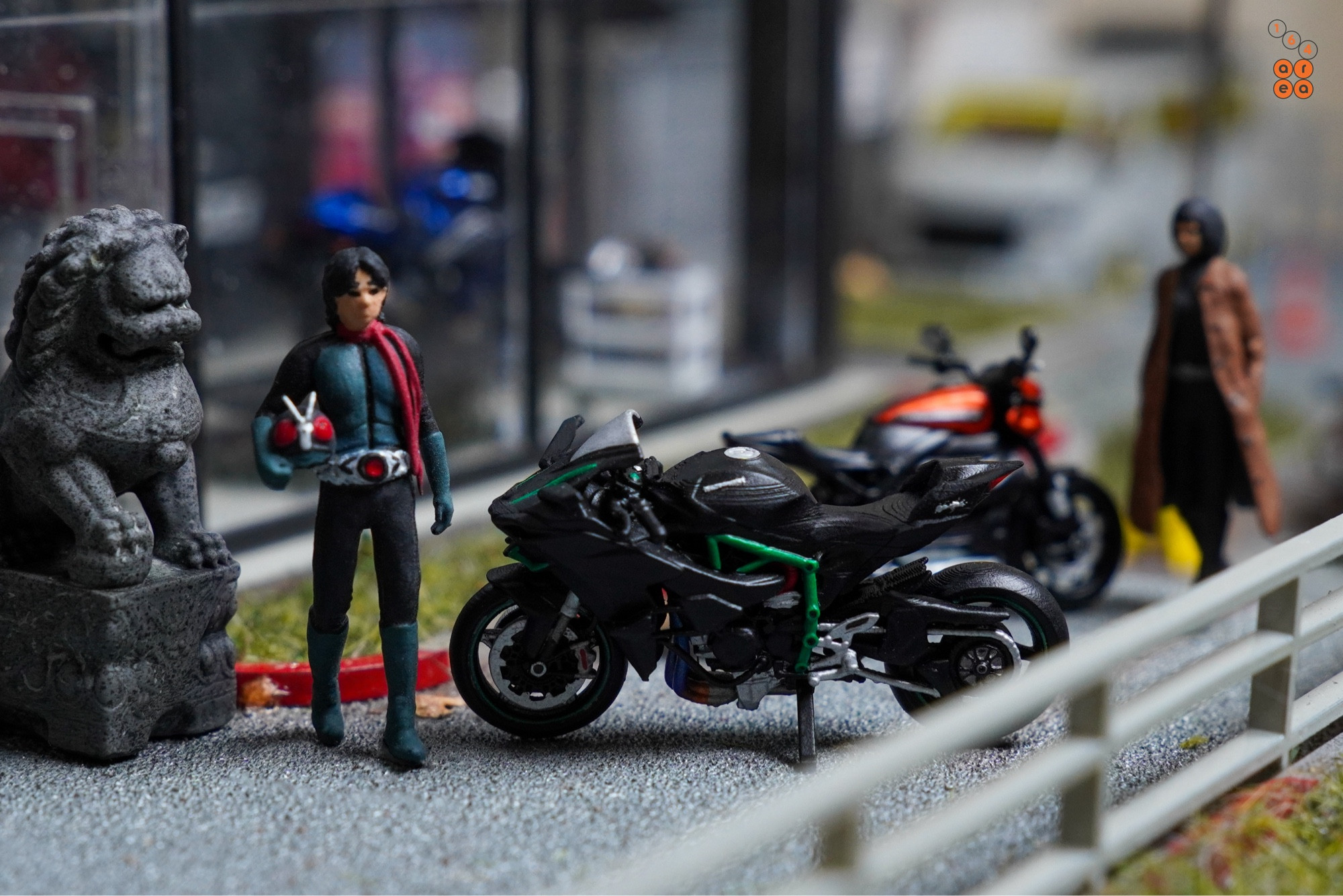 Kawasaki Ninja H2 and Shin Kaman Rider in 1:64 scale with 1:64 figure on AREA 164