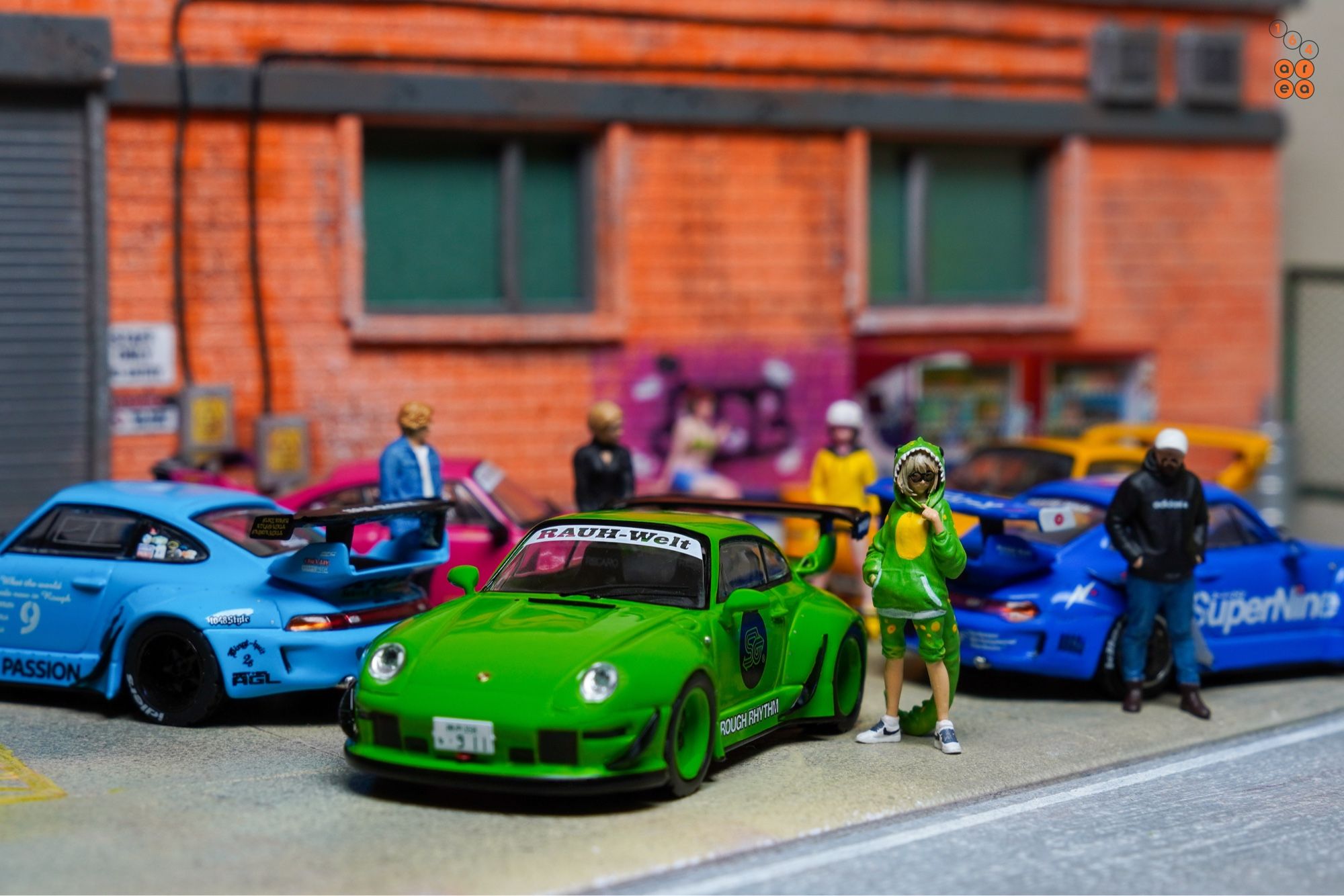 4 cars of RWB 993 by Tarmac Works in 1:64 scale with 1:64 figures on AREA 164