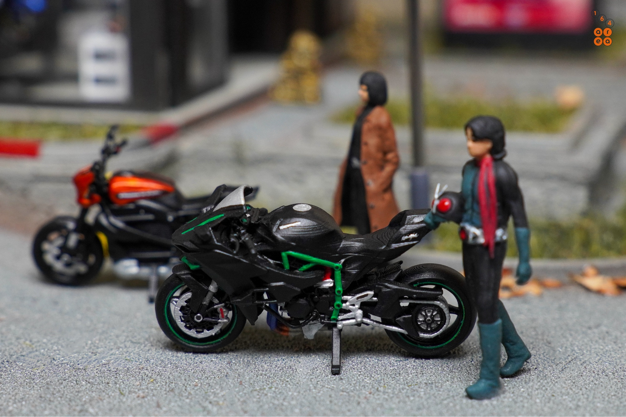 Kawasaki Ninja H2 and Shin Kaman Rider in 1:64 scale with 1:64 figure on AREA 164