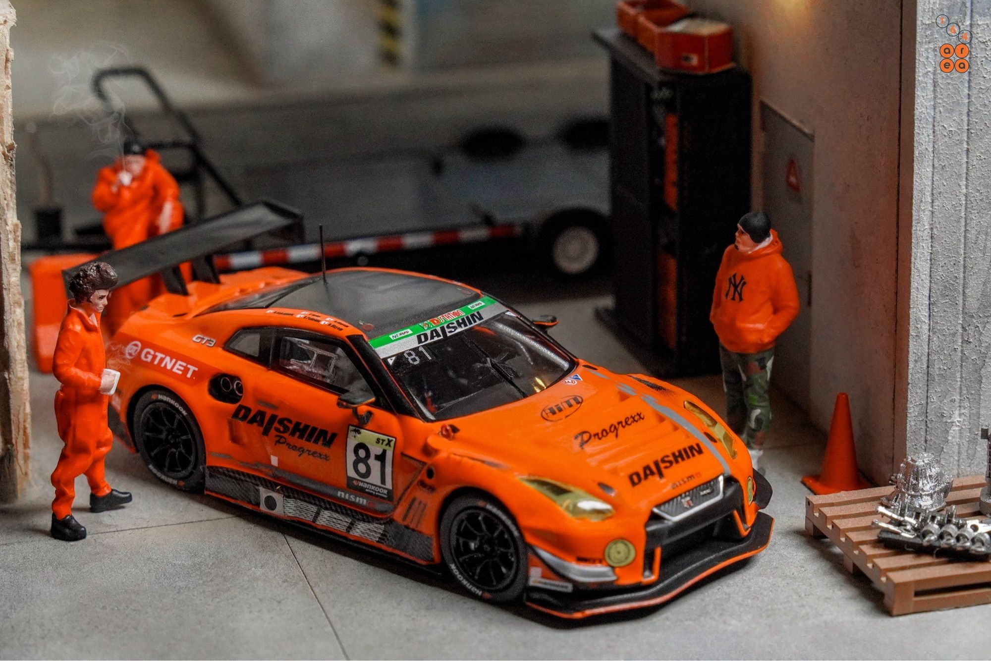 Three guys and Nissan GT-R Nismo GT3, Super Taikyu Series 2021, Fuji 24 hours 2021, No. 81 Winner by Tarmac Works in 1:64 scale with 1:64 figure on AREA 164