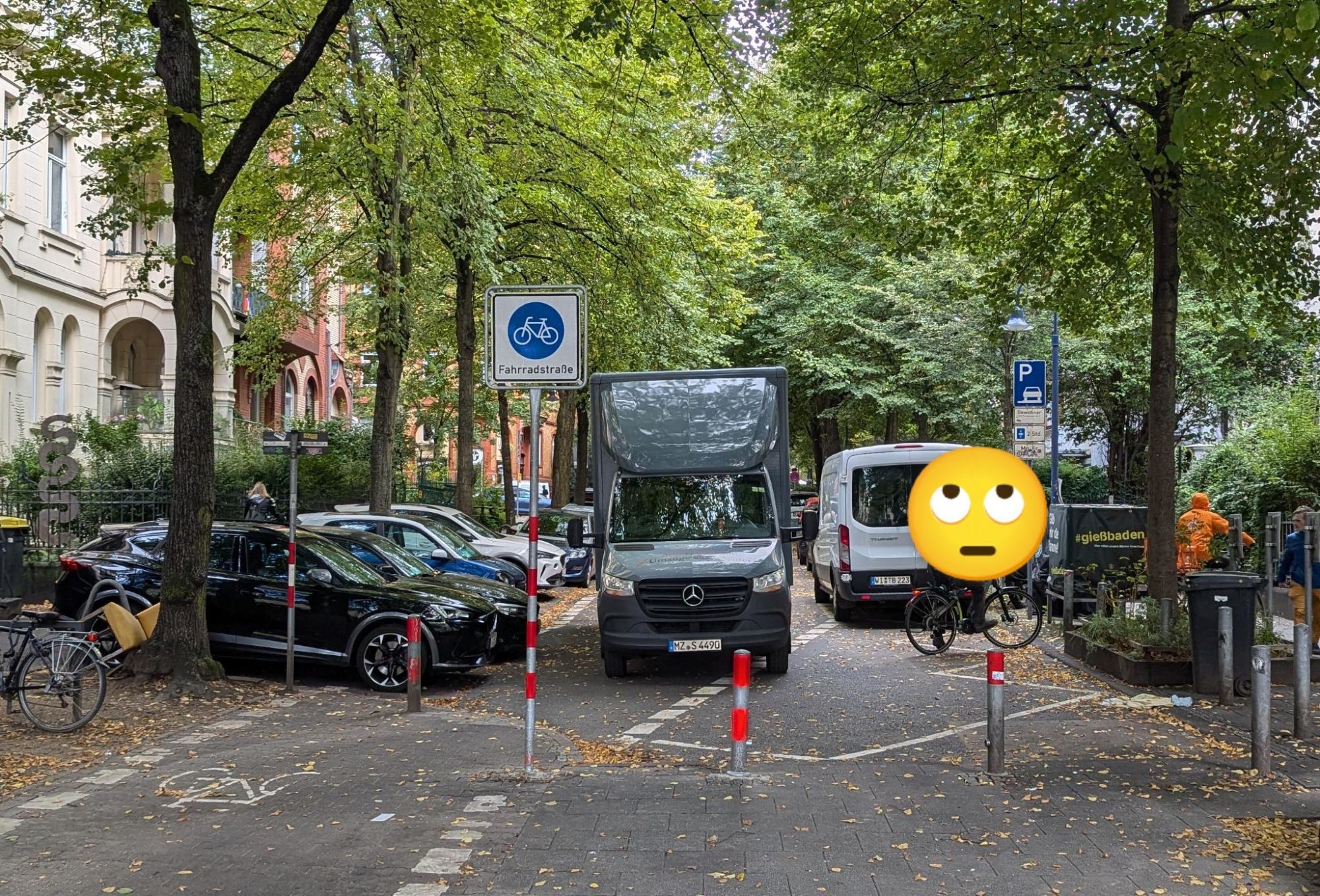 LKW blockiert die Fahrradstraße