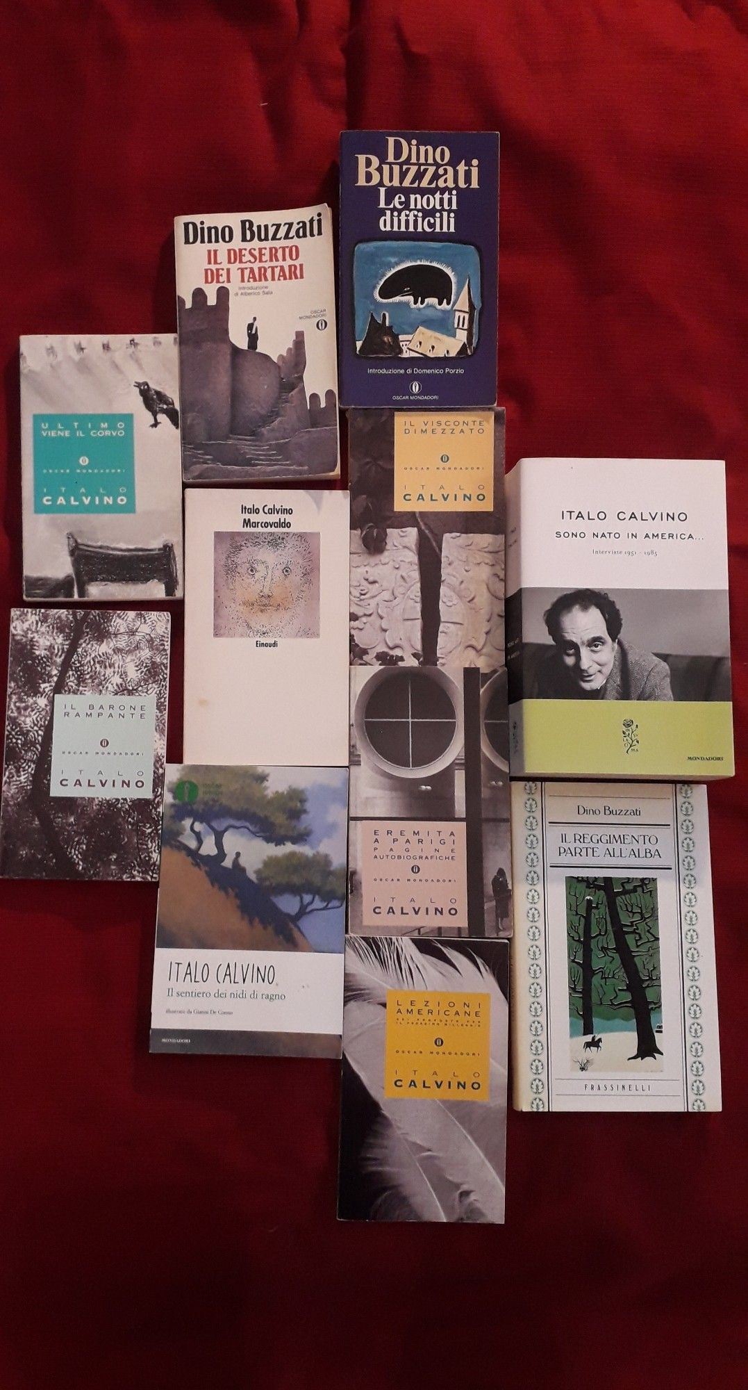 Quelques couvertures des oeuvres d'Italo Calvino et de Dino Buzzati en italien que mon vieux libraire, tout jeune retraité vient d'm'offrir !