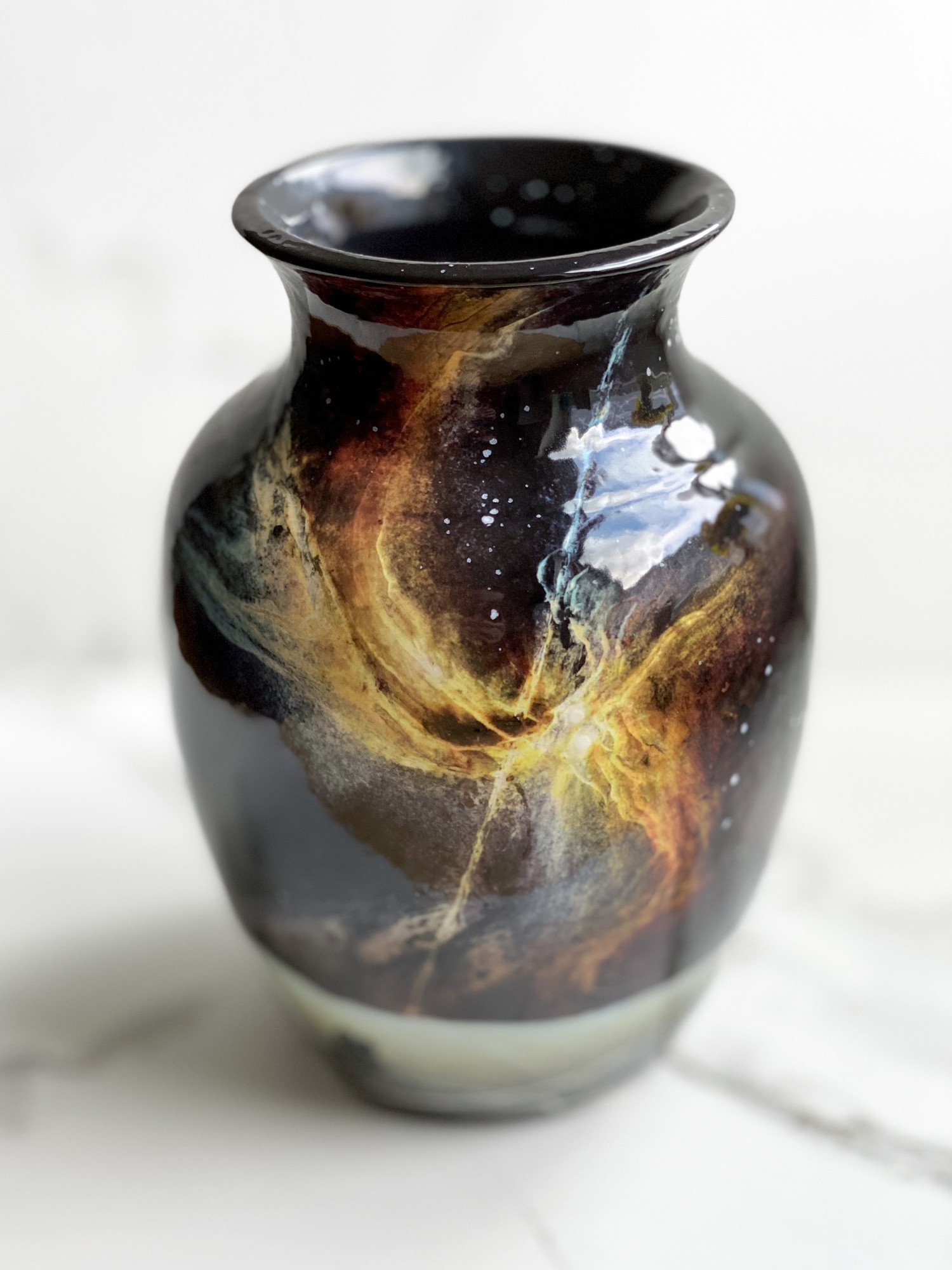 Vase featuring HH24 jet