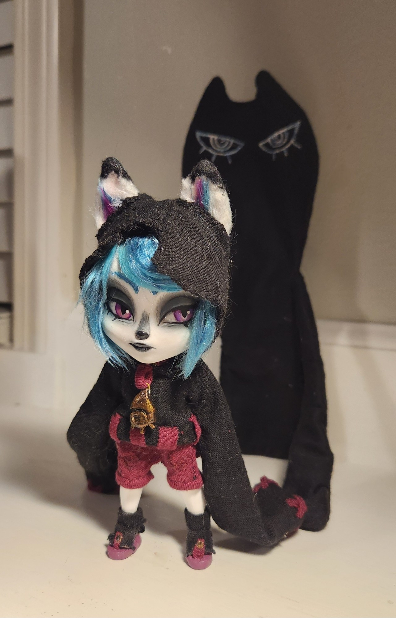 The same doll with Shadow, but looking towards the camera.