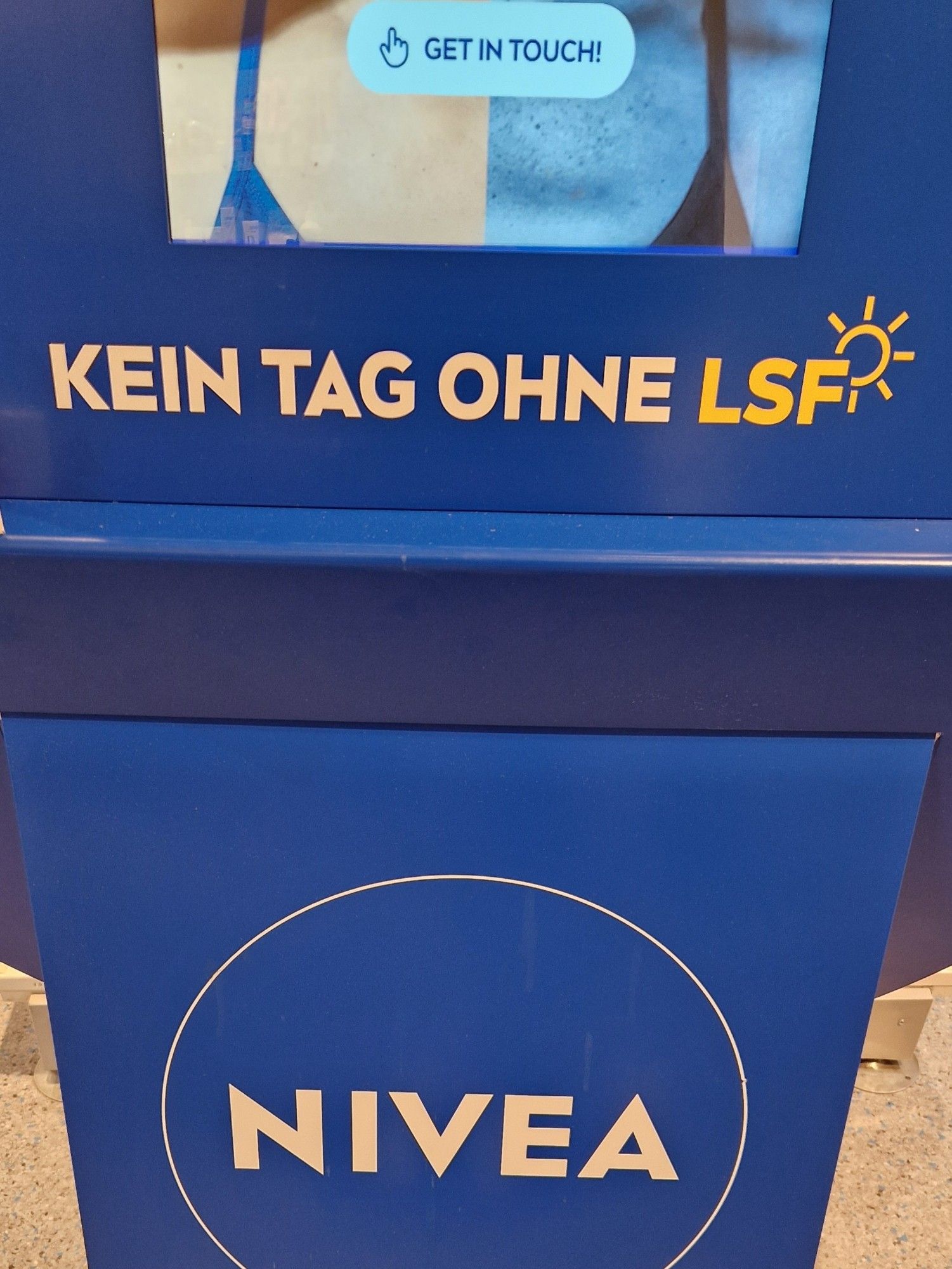 Werbeaufsteller mit der Aufschrift "Kein Tag ohne LSF"