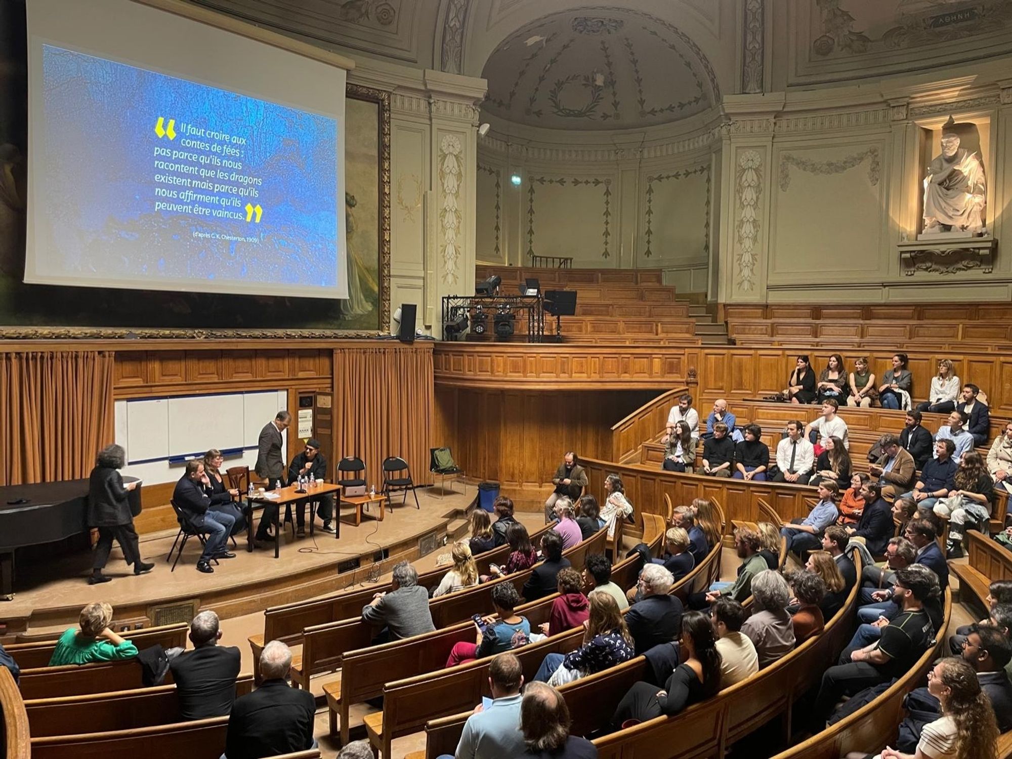 L'amphithéâtre Richelieu de la Sorbonne pour le lancement de Chimères