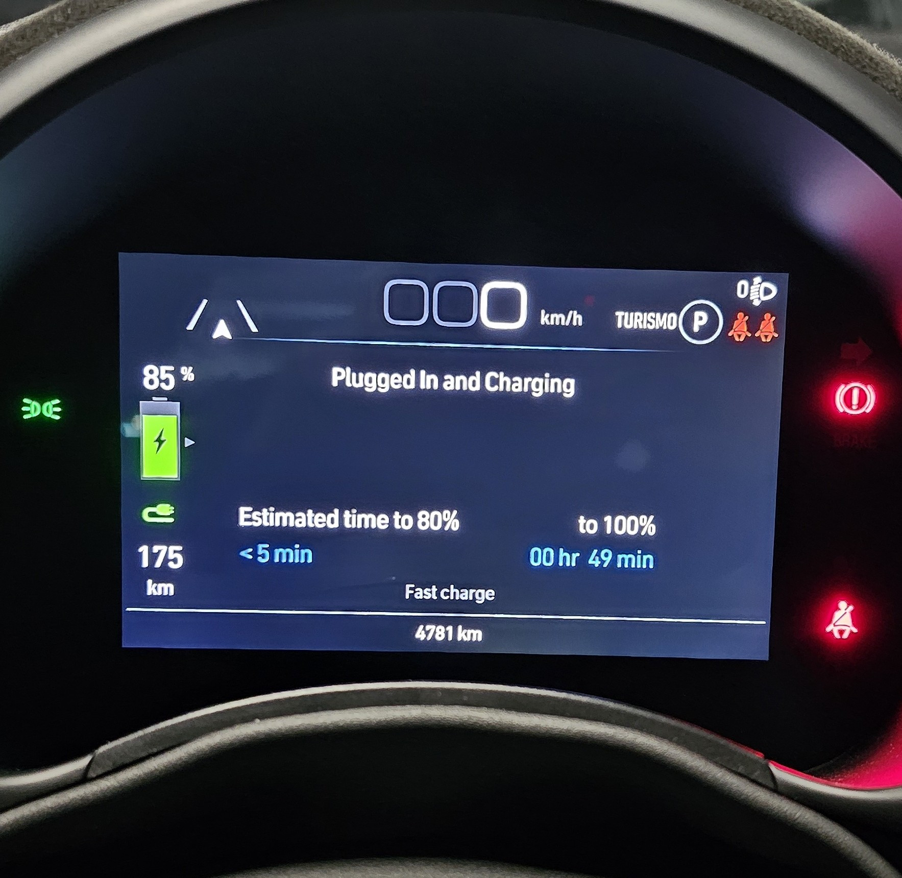 A Fiat 500e charging screen.