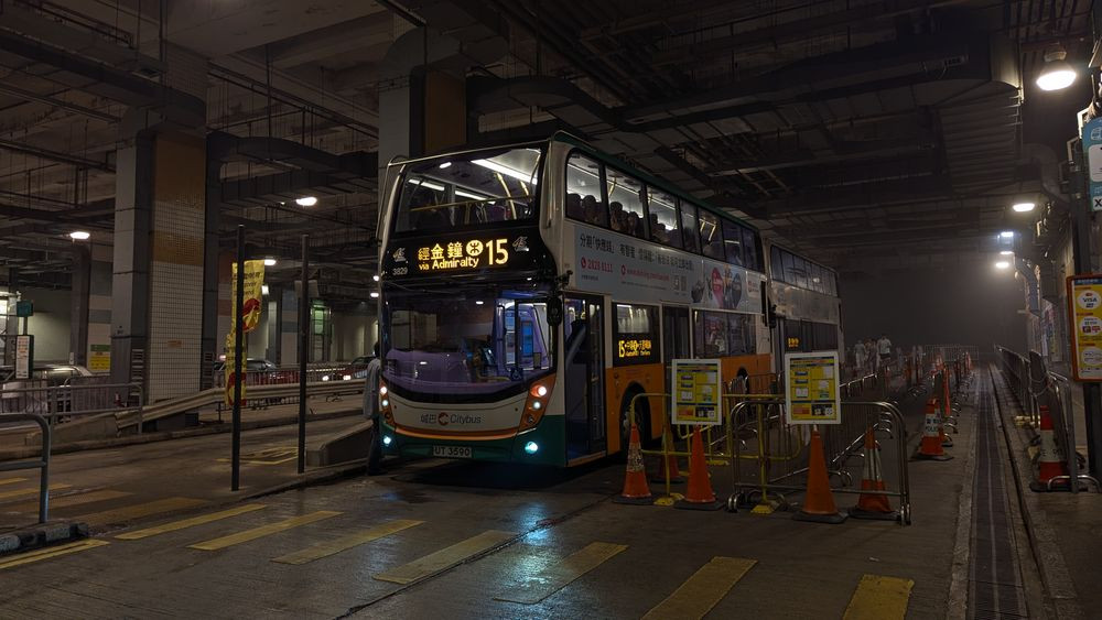 Citybus 3829 (UT3590) on route 15 from Victoria Peak to Central Ferry Piers