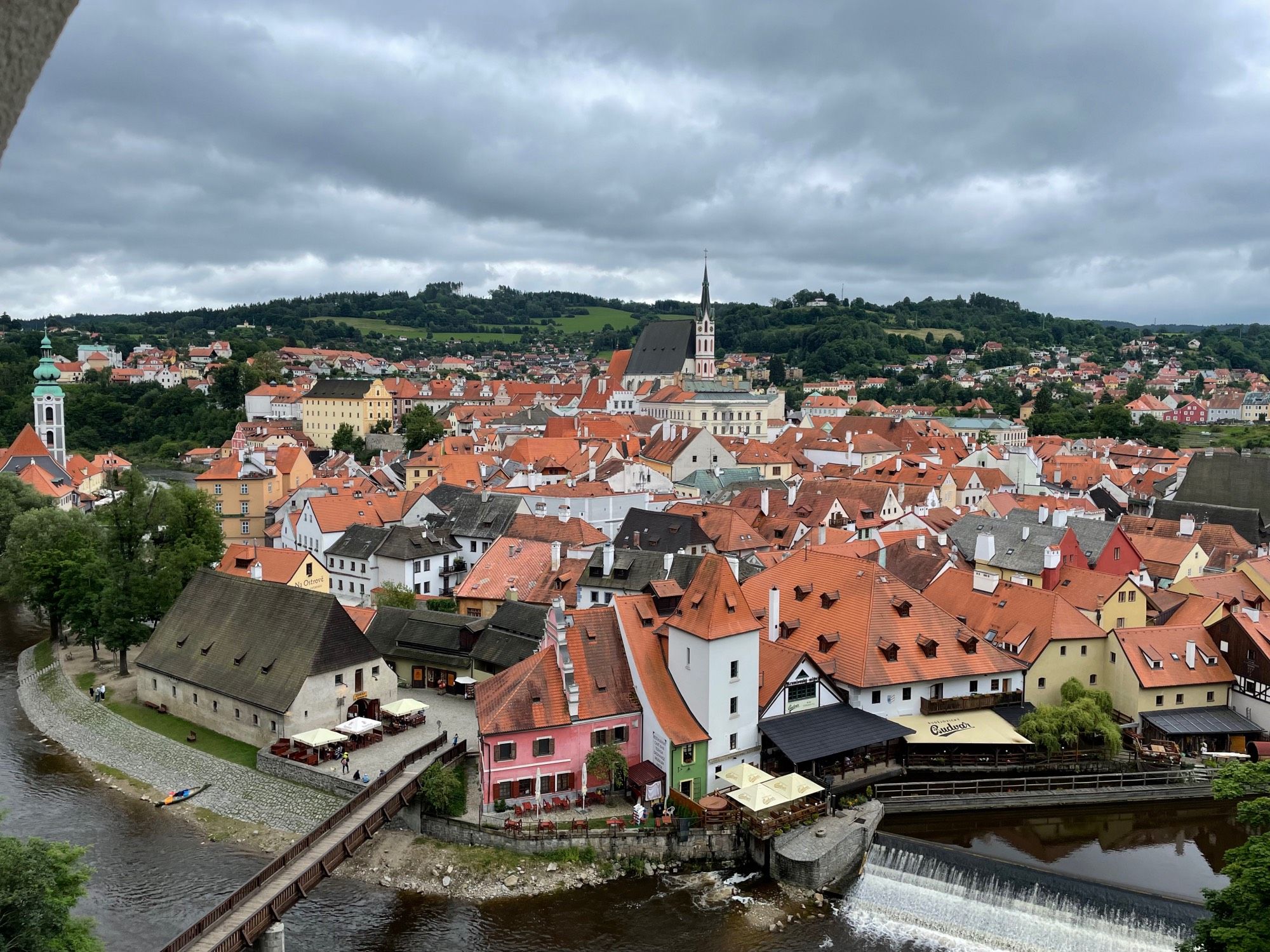 Český Krumlov (německy Böhmisch Krumau, popřípadě Krummau) je město v Jihočeském kraji v okrese Český Krumlov, 22 km jihozápadně od Českých Budějovic. Rozkládá se pod hřebenem Blanského lesa a protéká jím řeka Vltava. Jedná se o turistické a kulturní centrum jižních Čech. Žije zde přibližně 13 tisíc obyvatel.

V minulosti byl Český Krumlov sídelním městem mnoha mocných českých rodů – Vítkovců, pánů z Krumlova, Rožmberků, Eggenbergů a Schwarzenbergů, které cíleně pečovaly o jeho výstavbu a reprezentativní charakter. Český Krumlov byl zároveň hlavním správním centrem Rožmberského dominia a do roku 1918 i Krumlovského vévodství a Dominia schwarzenberského