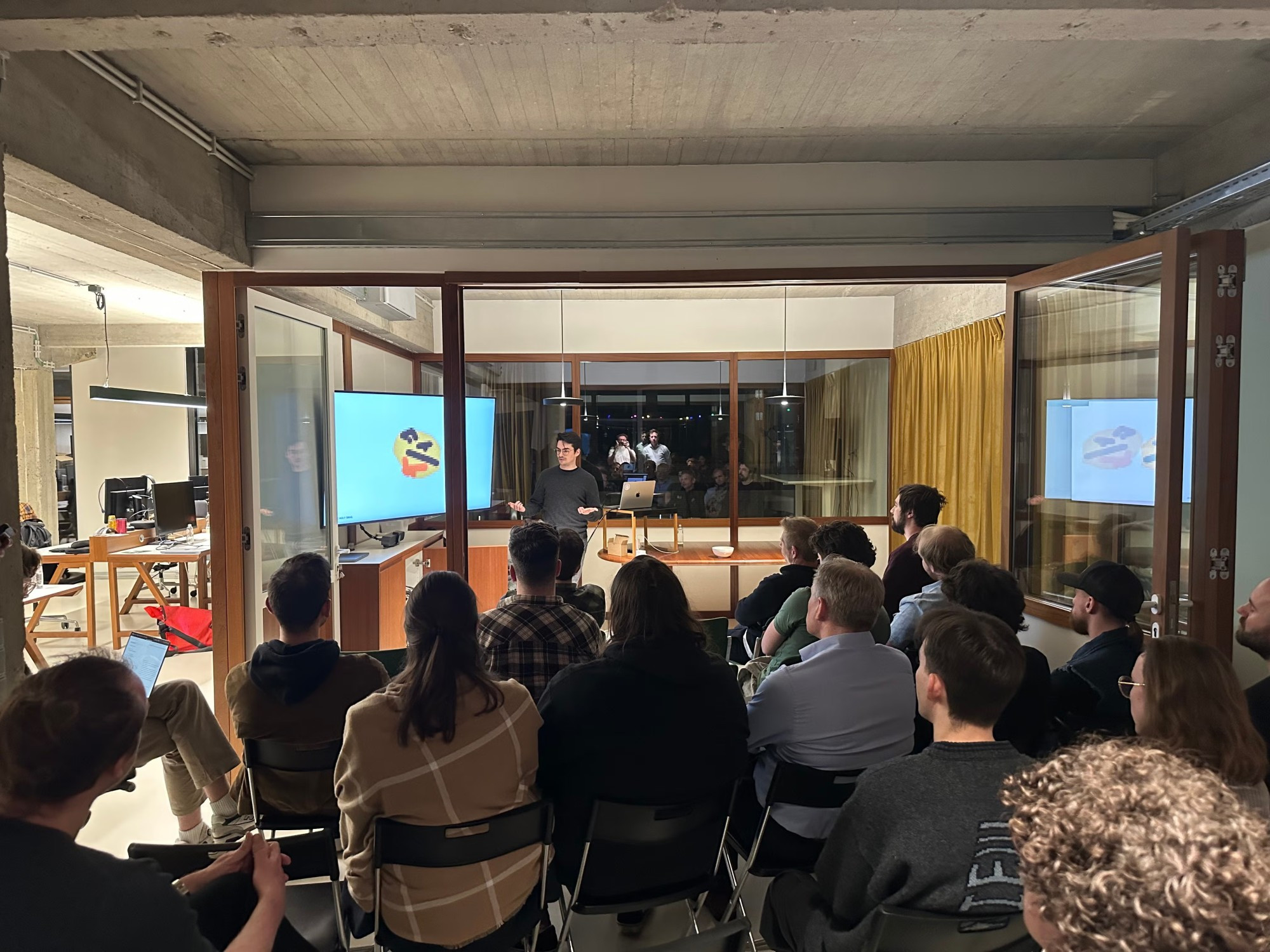 A photo of Adrien Leloup giving his logic-flows talk in the Spatie offices