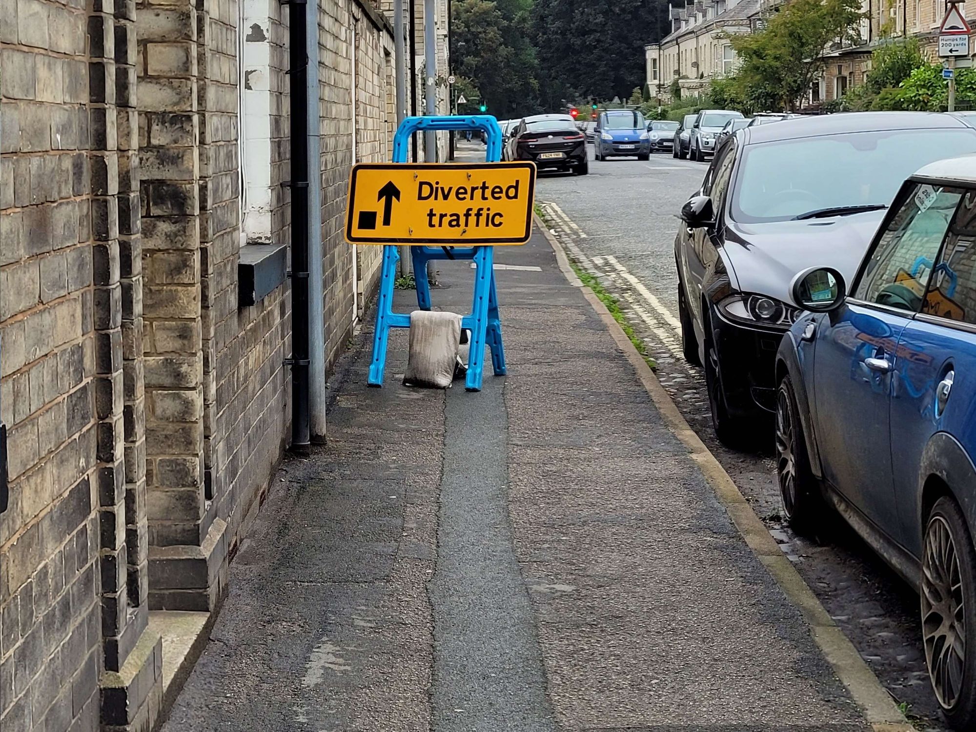 Pavement obstruction sign